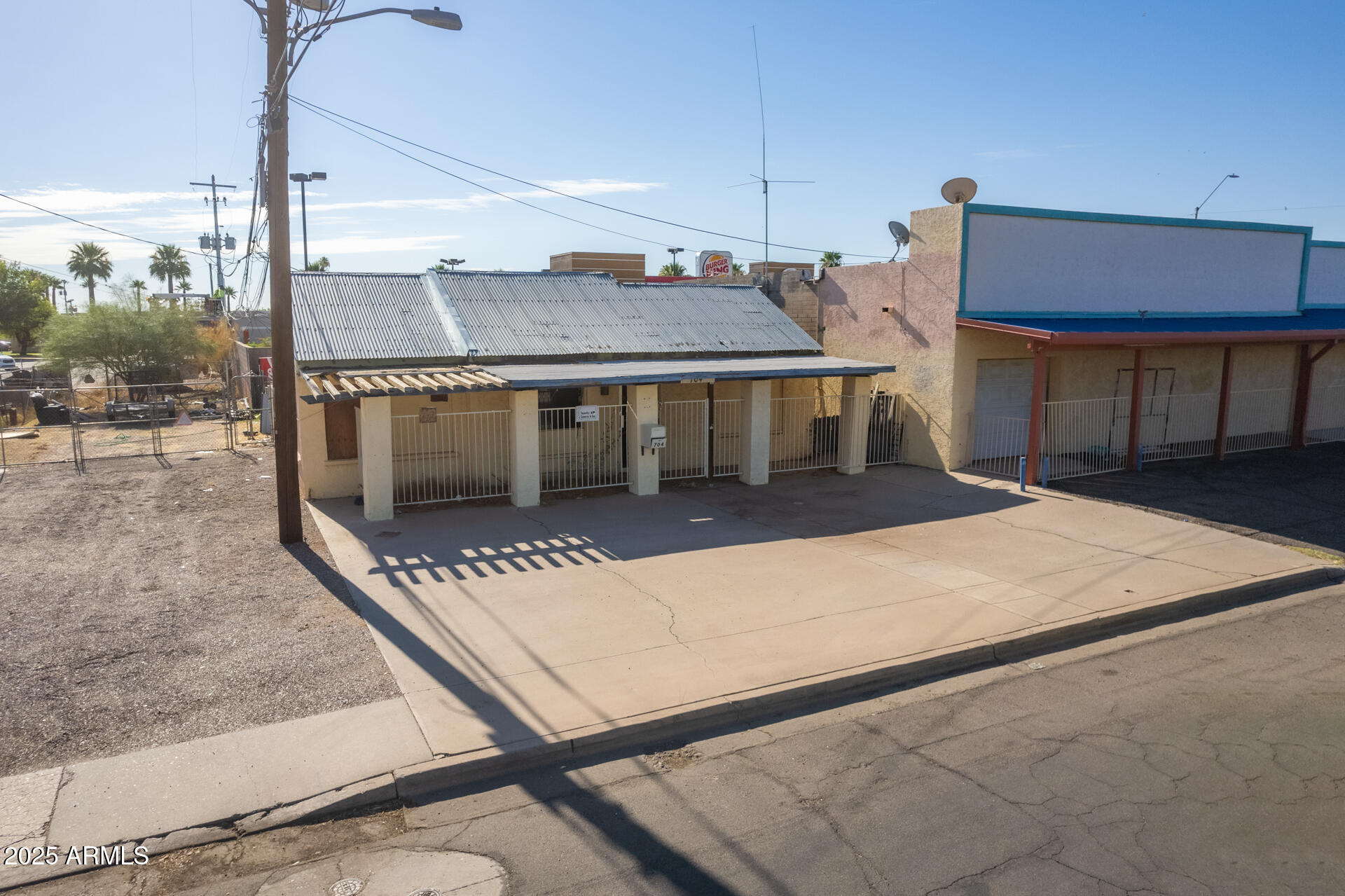 800 E FLORENCE Boulevard