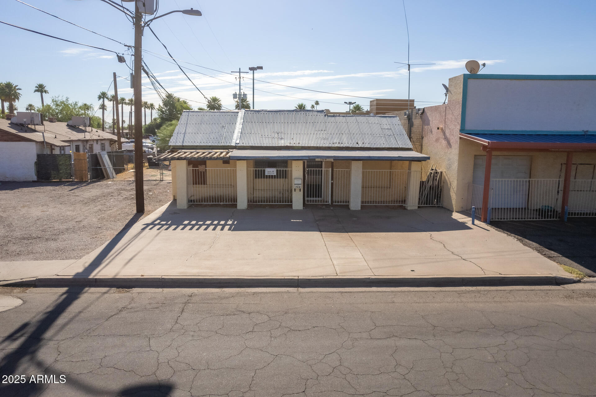 800 E FLORENCE Boulevard