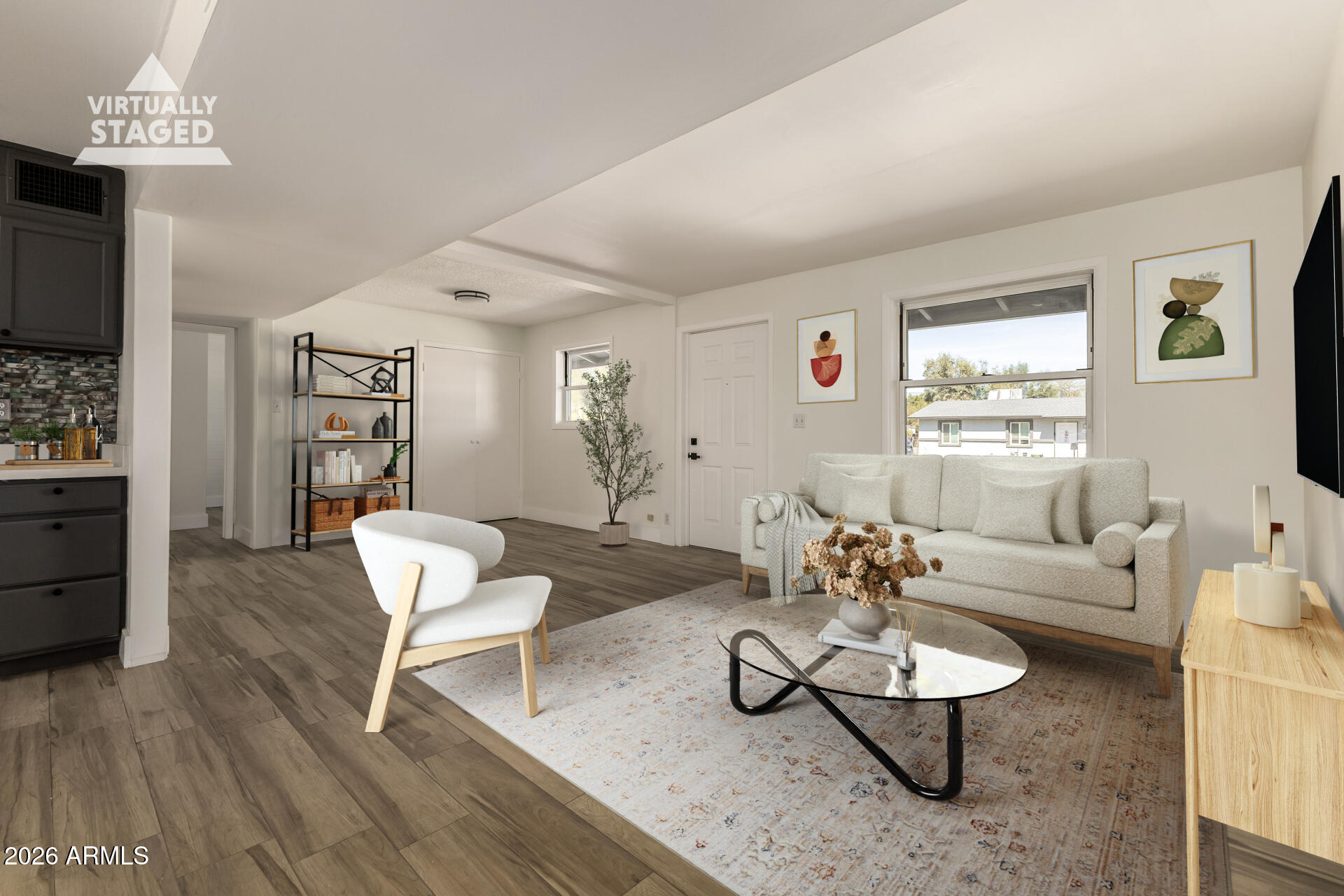 2535 E HARTFORD Avenue