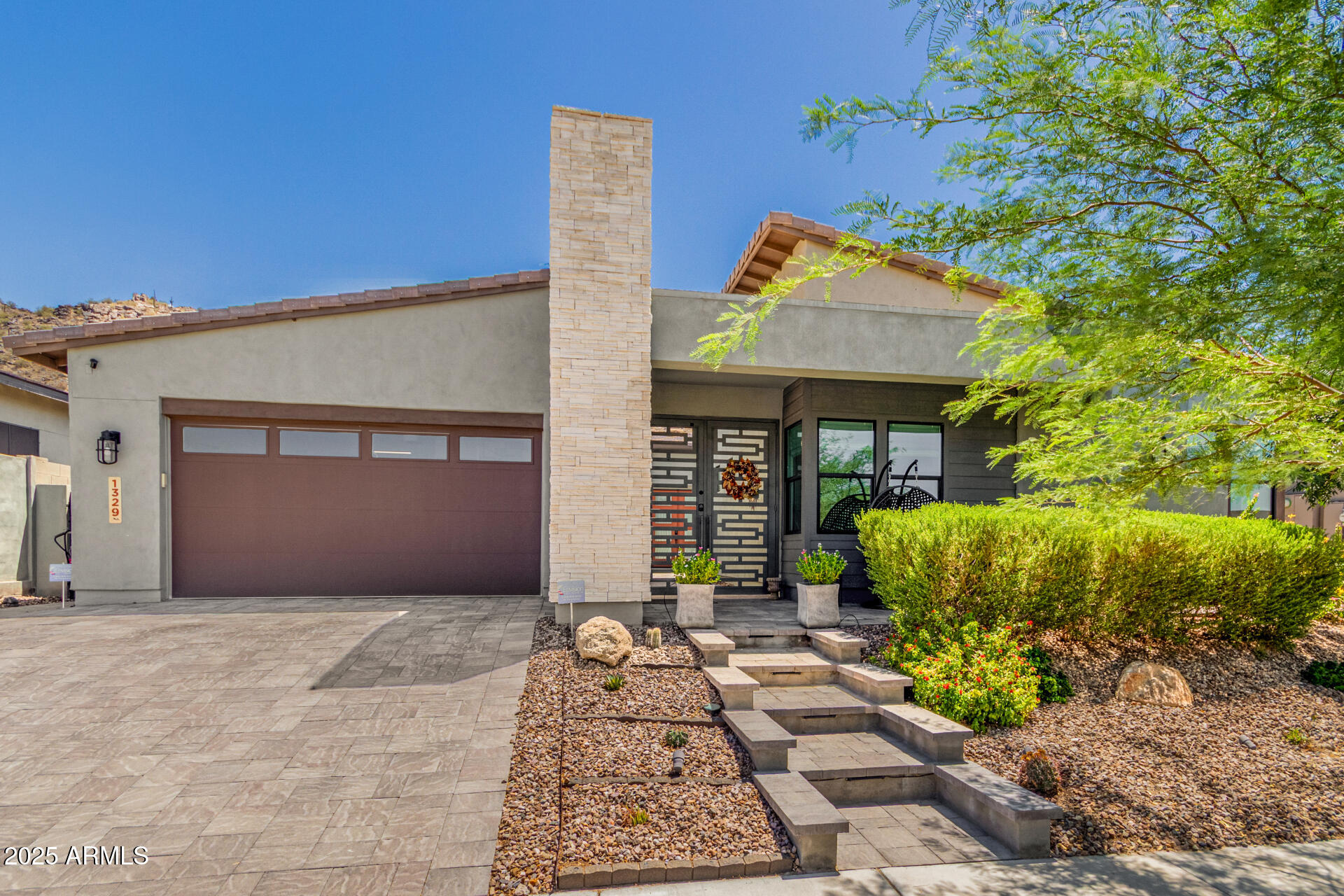 1329 E MONTE Way