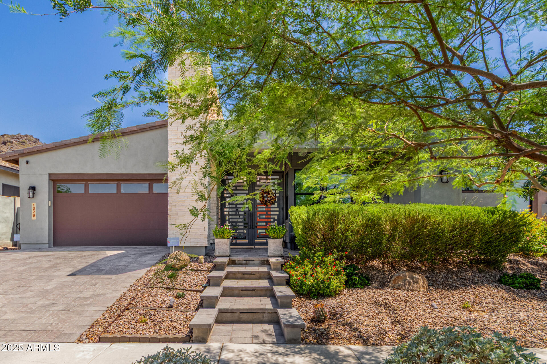 1329 E MONTE Way