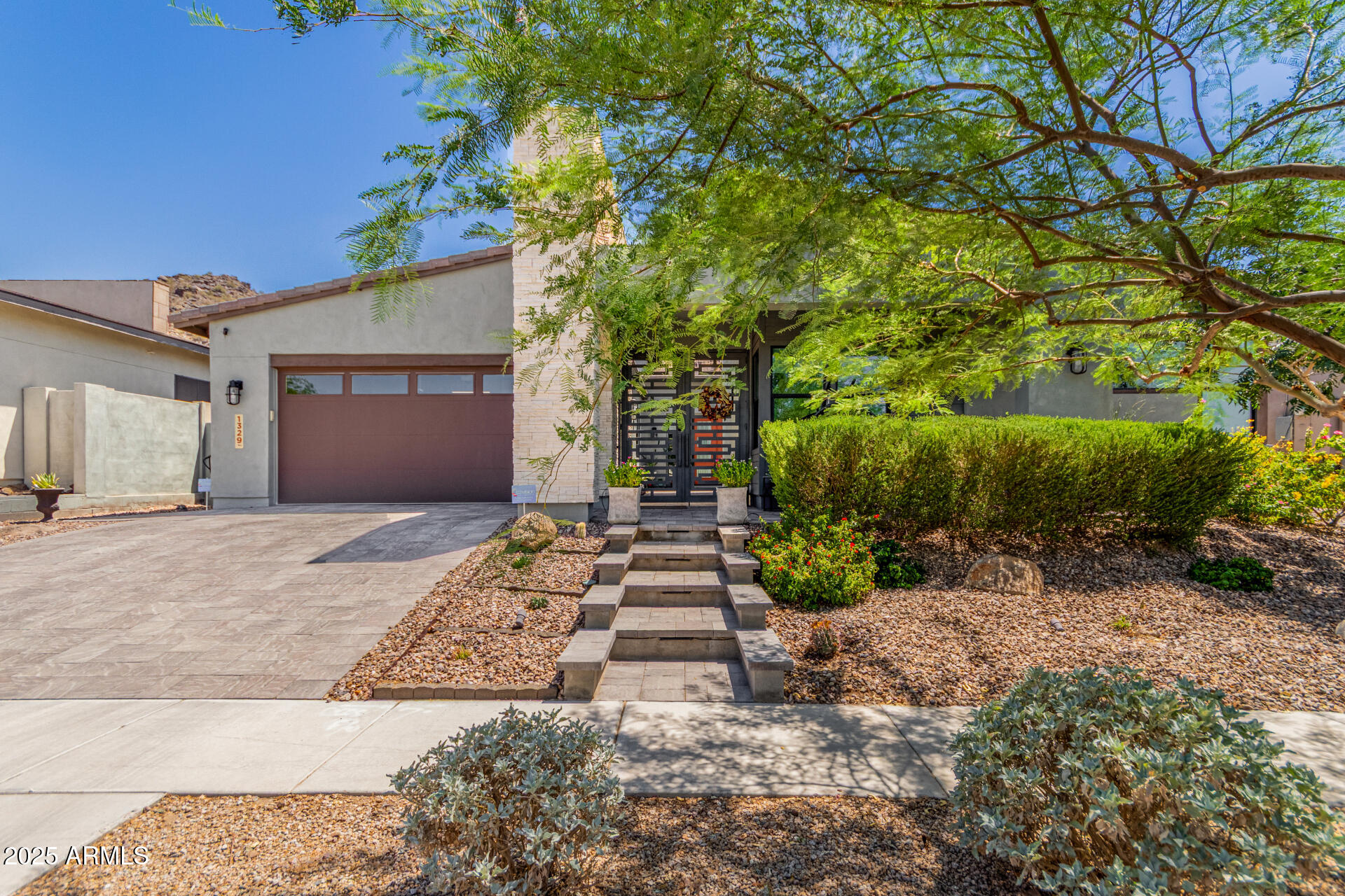 1329 E MONTE Way