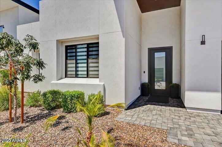 100 W NORTHERN Avenue 8