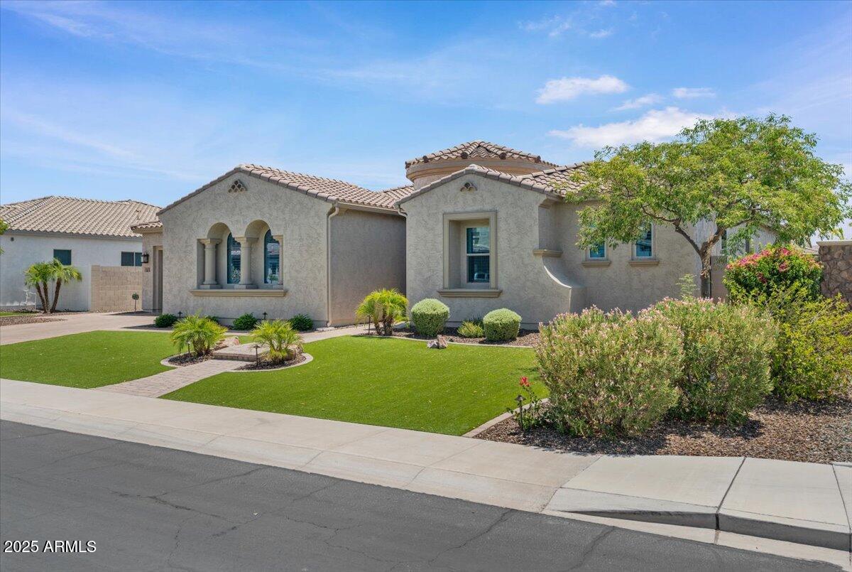 3663 E STRAWBERRY Drive