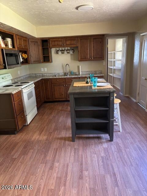 23016 LAKEWOOD Drive