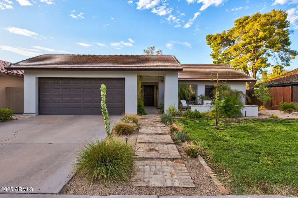 Photo of 948 E Driftwood Drive, Tempe, AZ 85283 (MLS # 6912973)