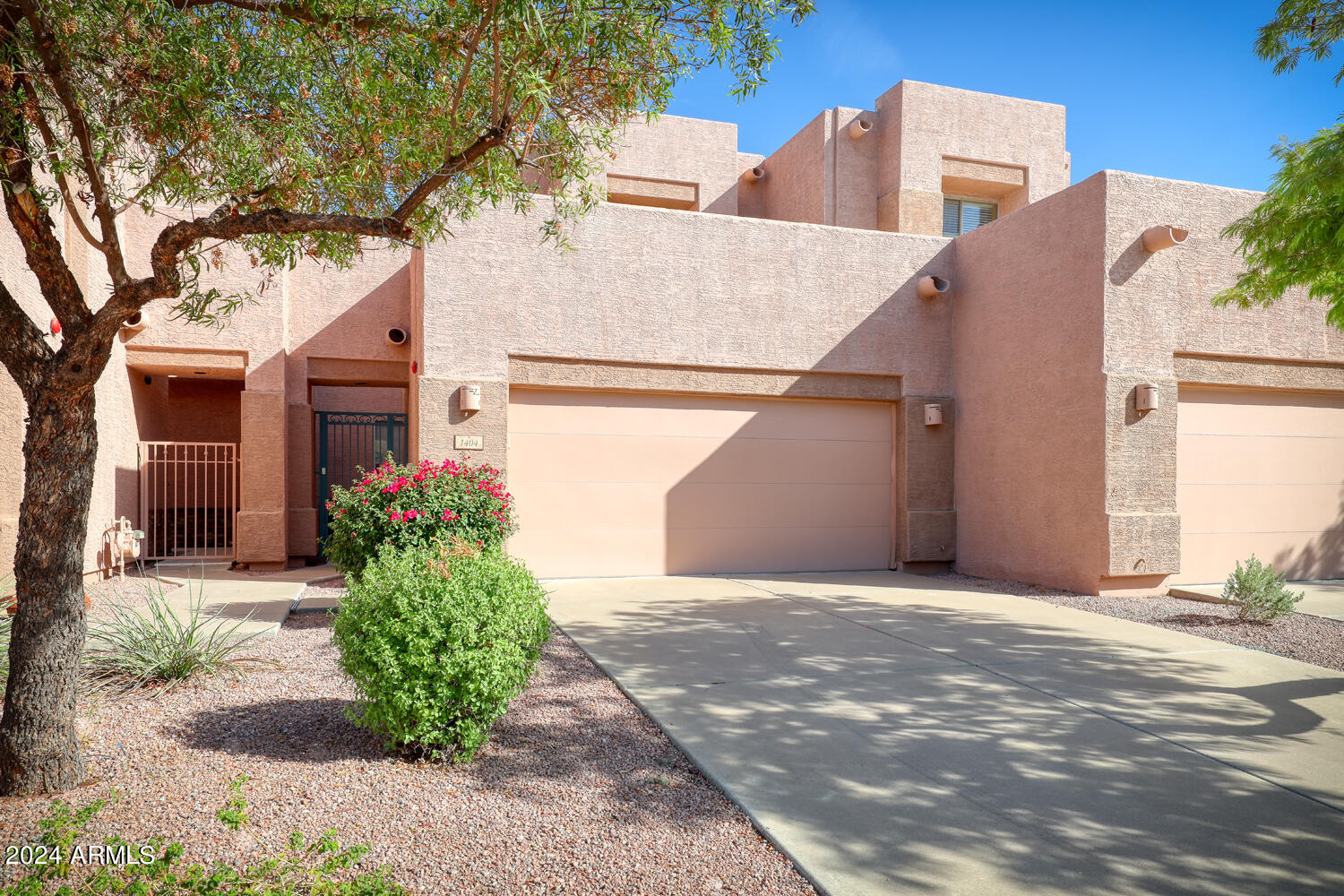 1404 W WEATHERBY Way