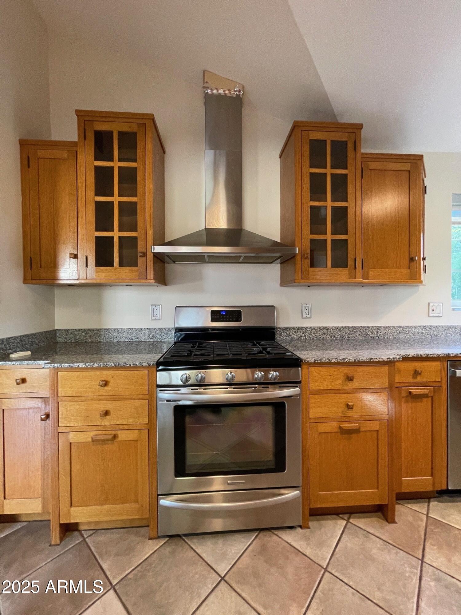 538 W HOLLY Street W