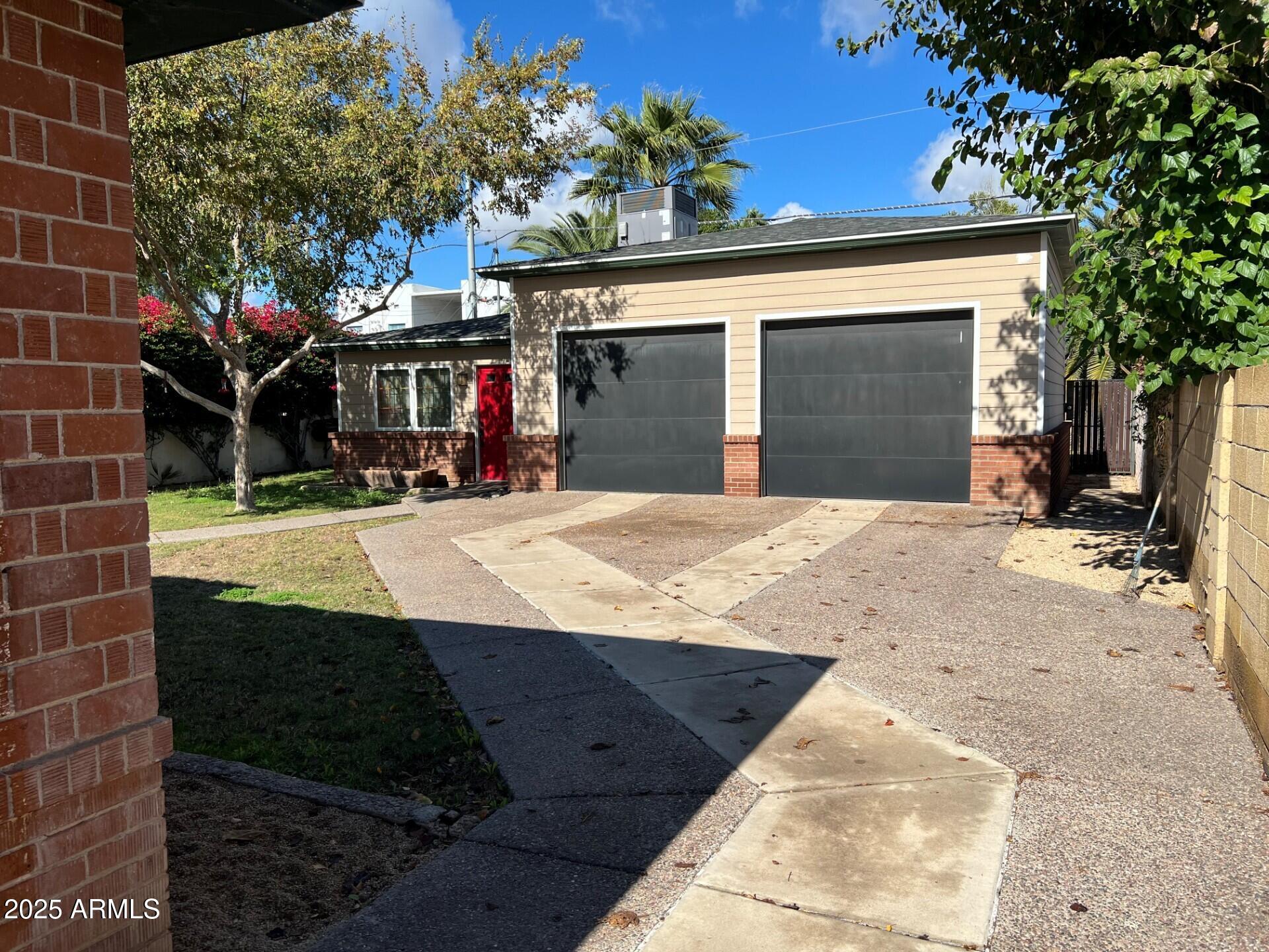 538 W HOLLY Street W