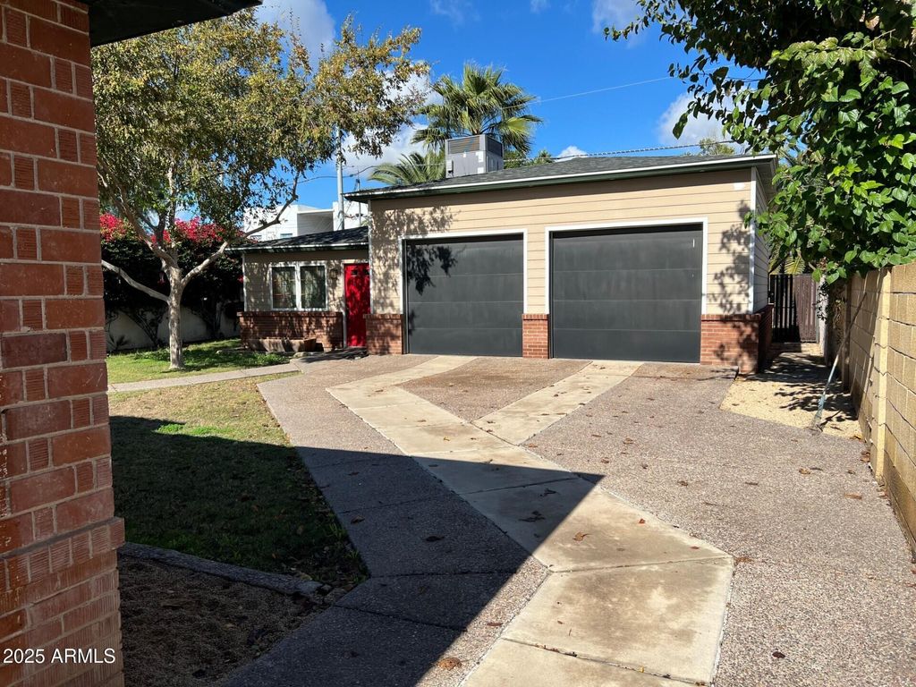 Photo of 538 W Holly Street W, Phoenix, AZ 85003 (MLS # 6950458)