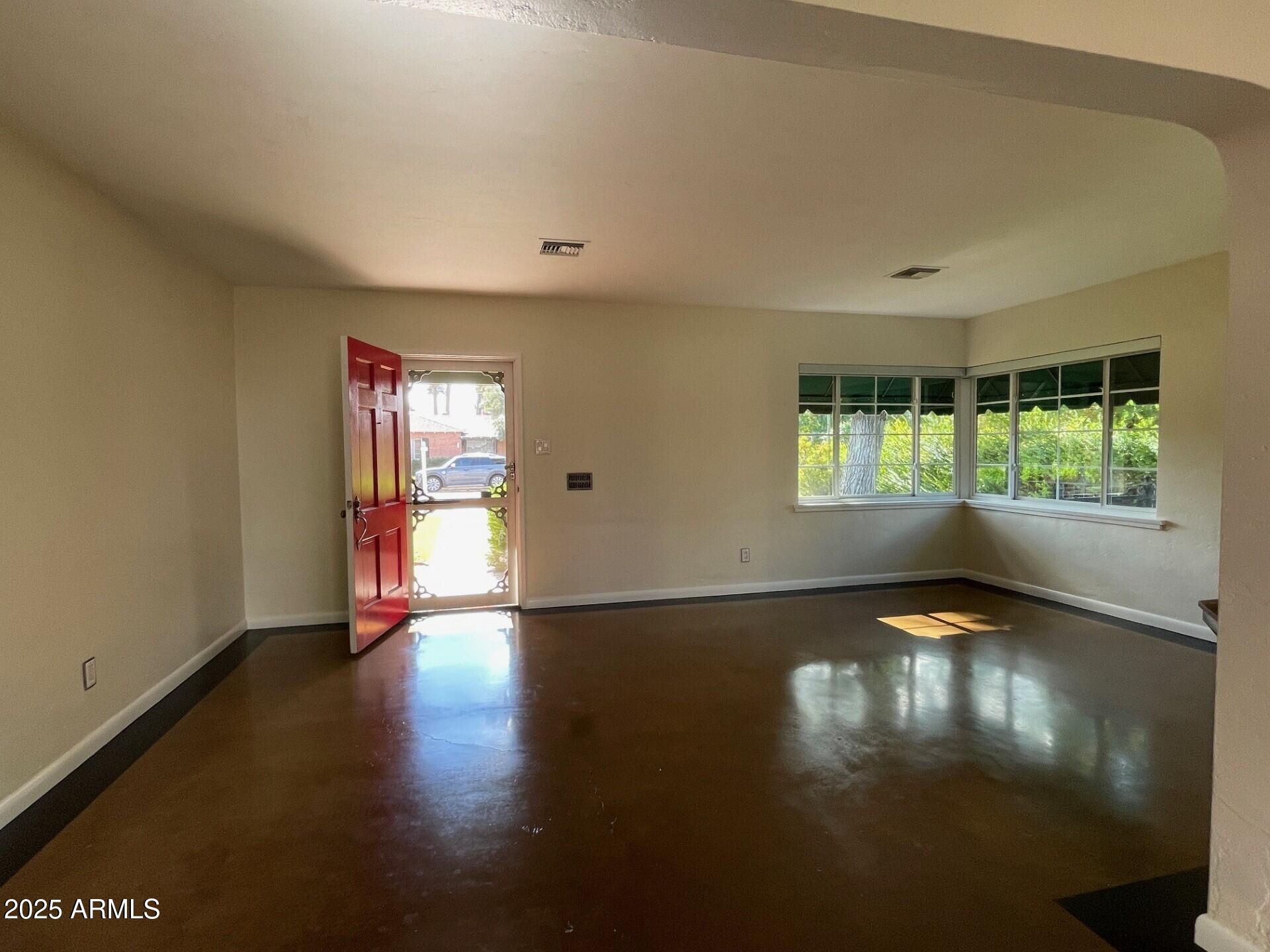 538 W HOLLY Street W