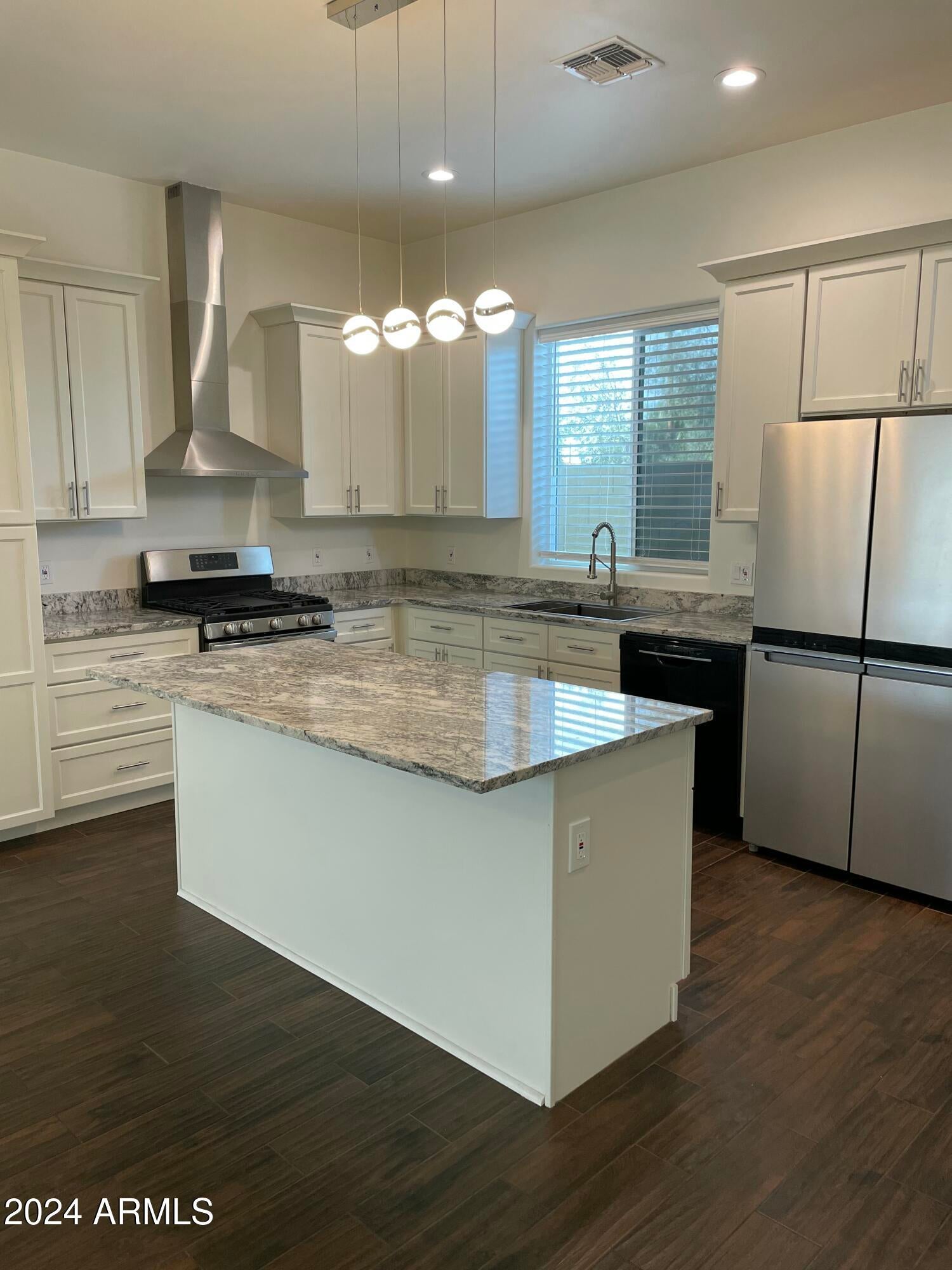 1941 W Lawrence Road Apt B