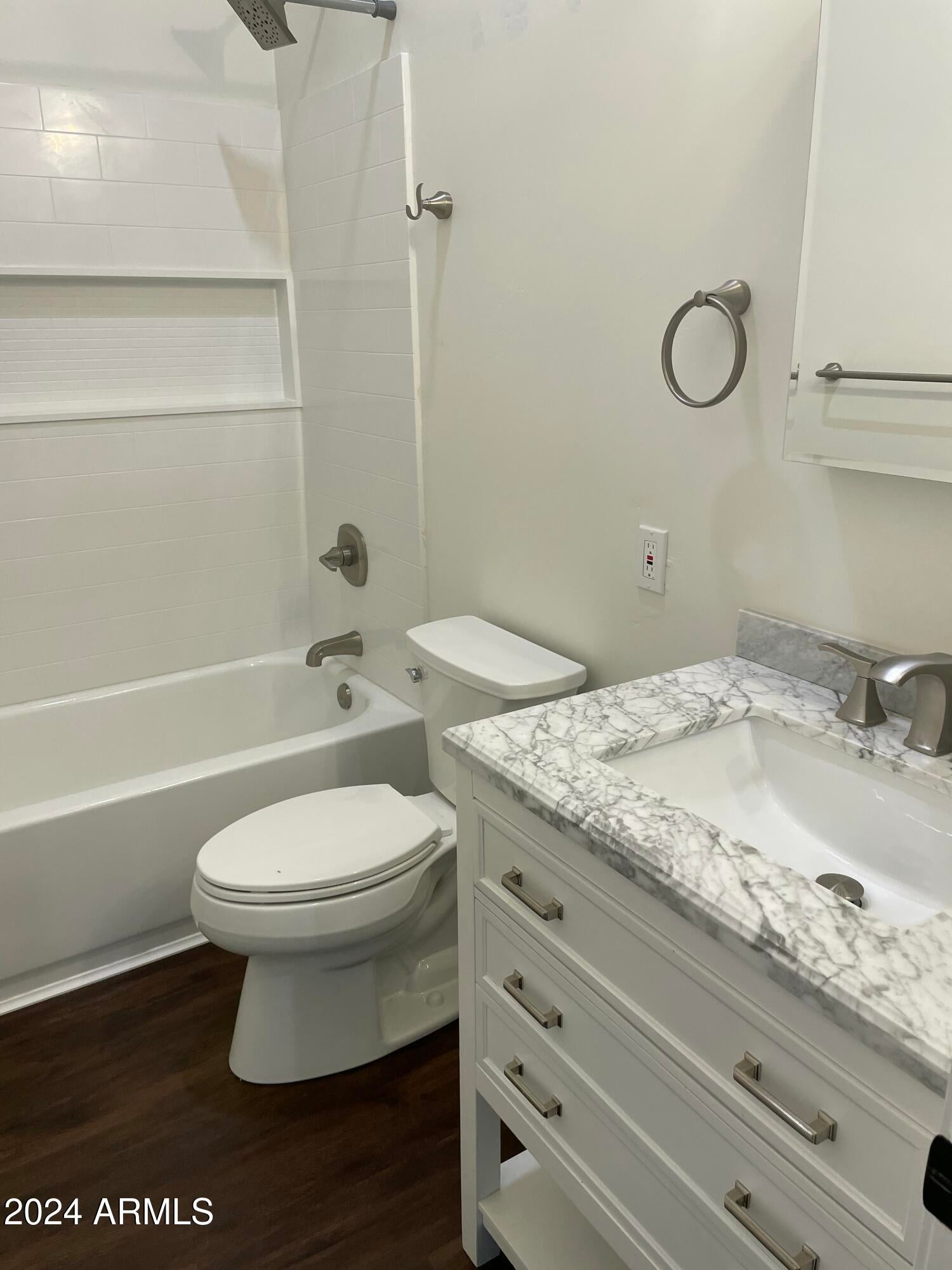 1941 W Lawrence Road Apt B