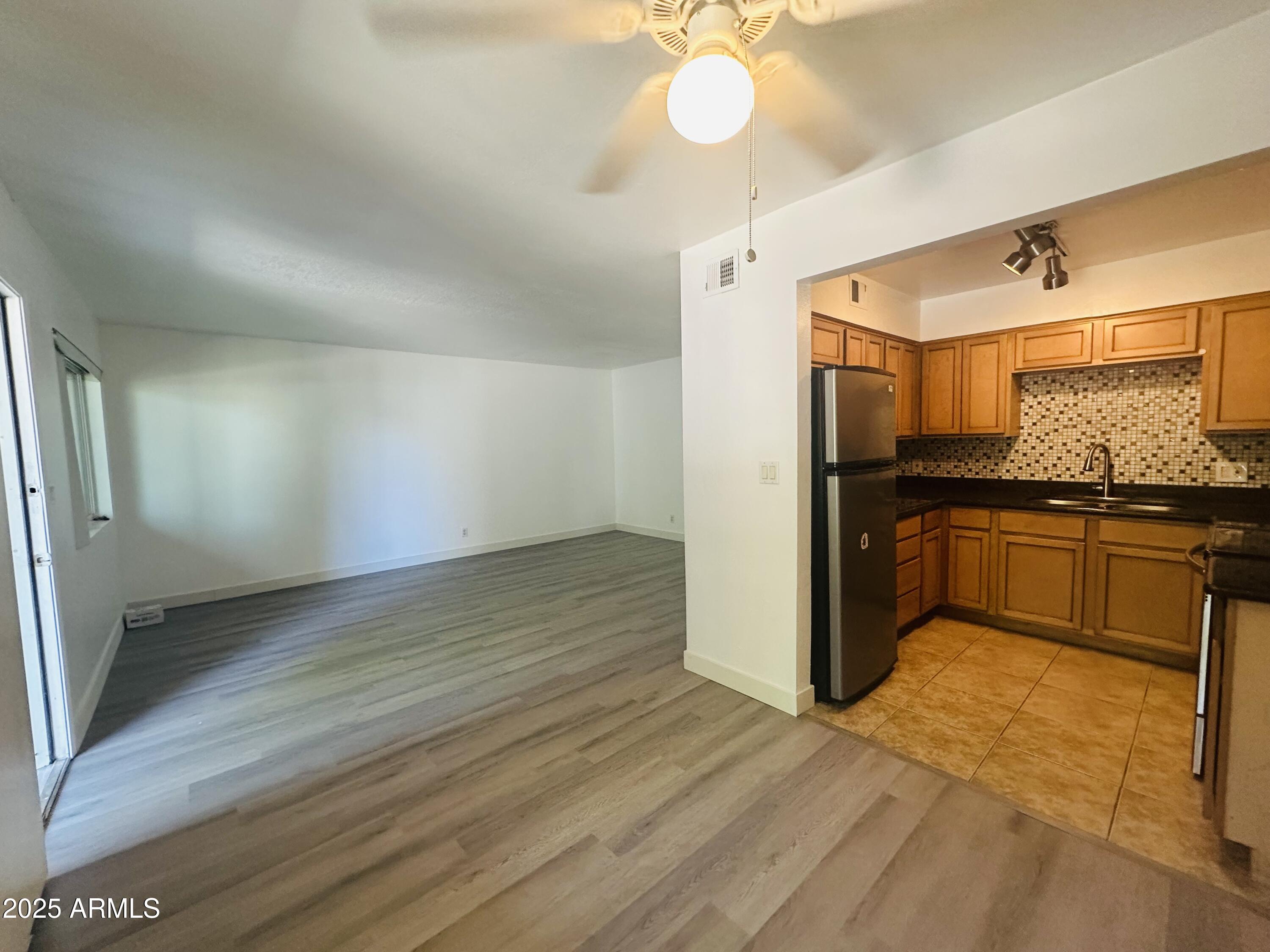 Homes 2 1702 W TUCKEY Lane 116