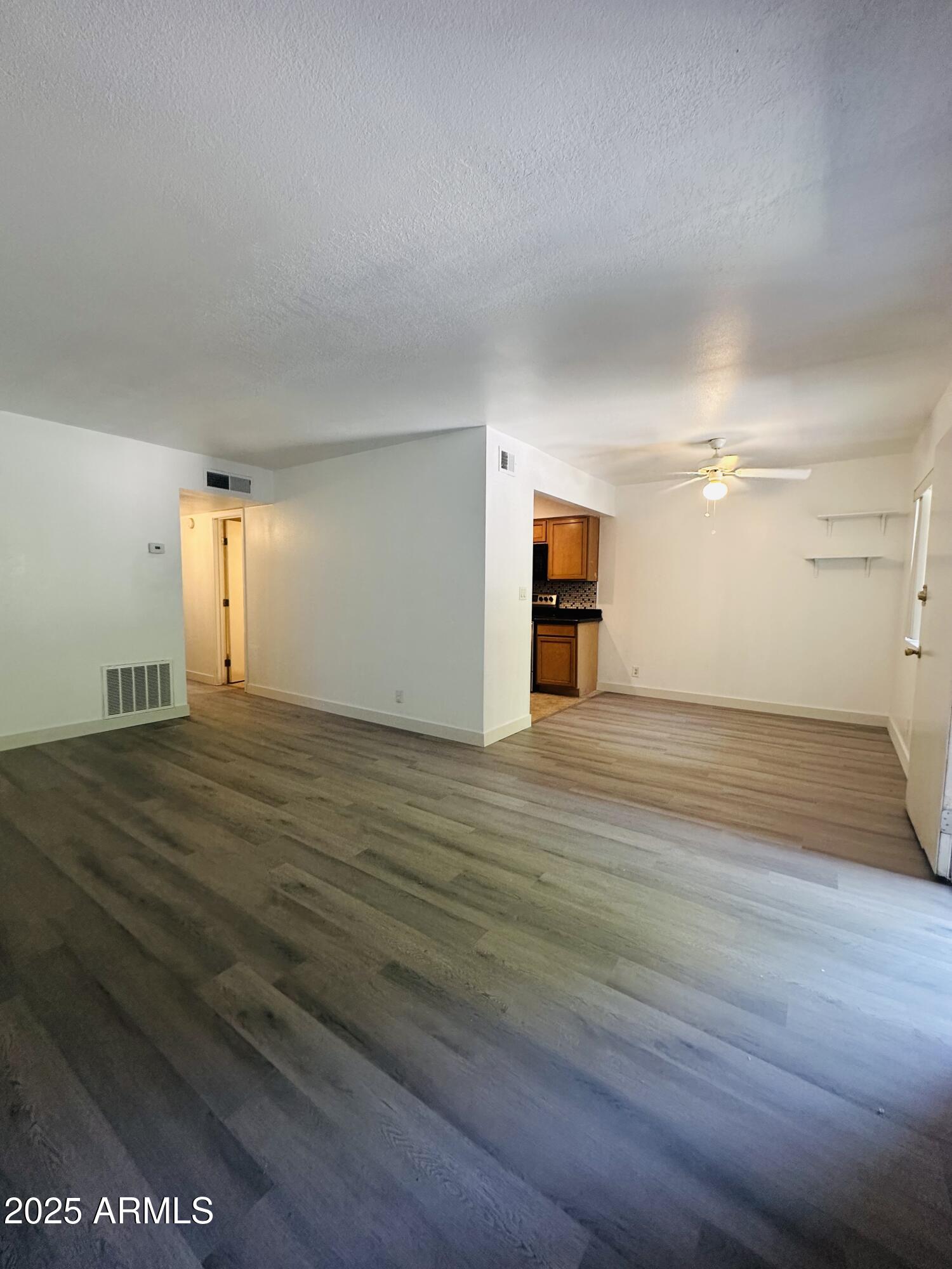 Homes 3 1702 W TUCKEY Lane 116