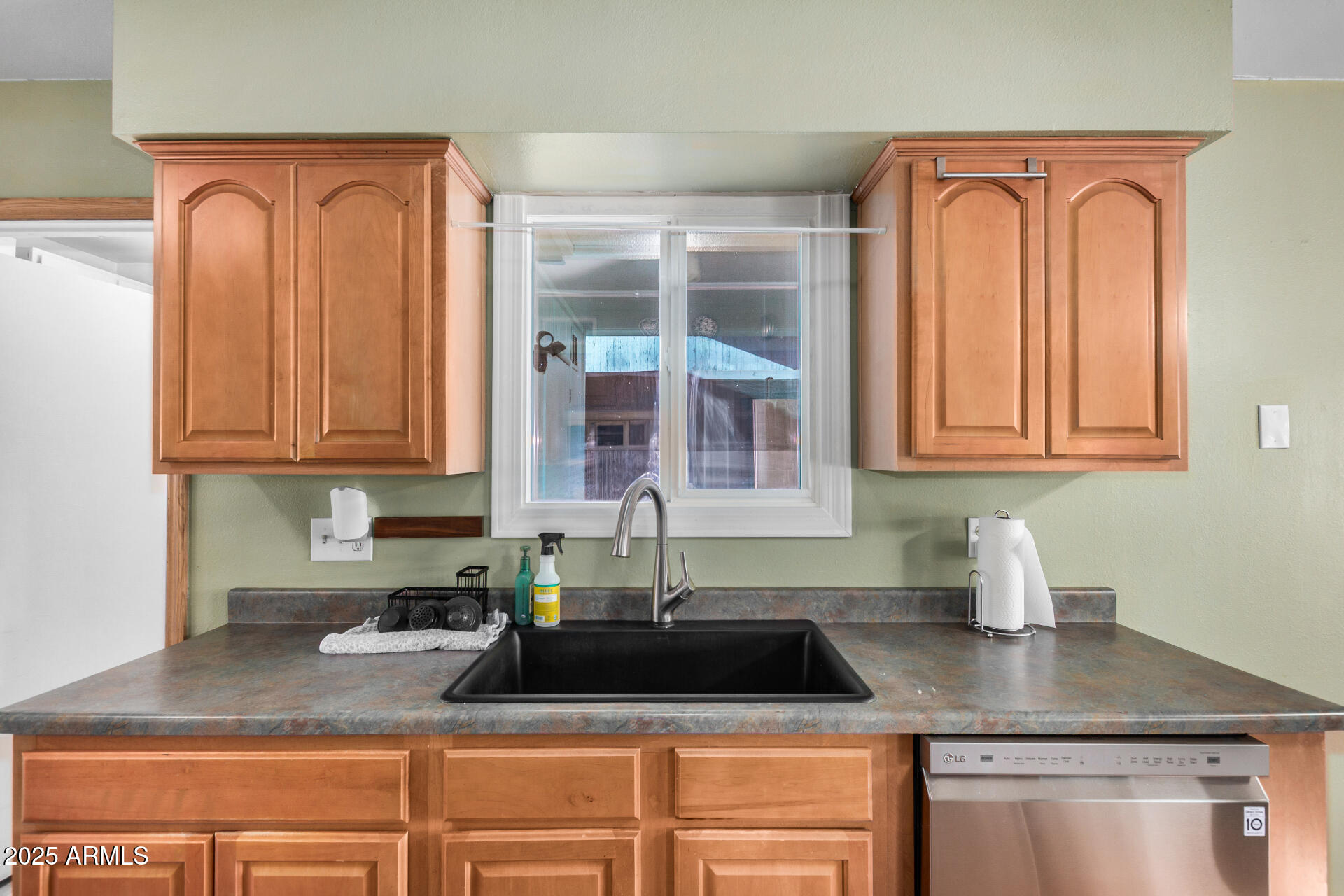 2402 W POINSETTIA Drive