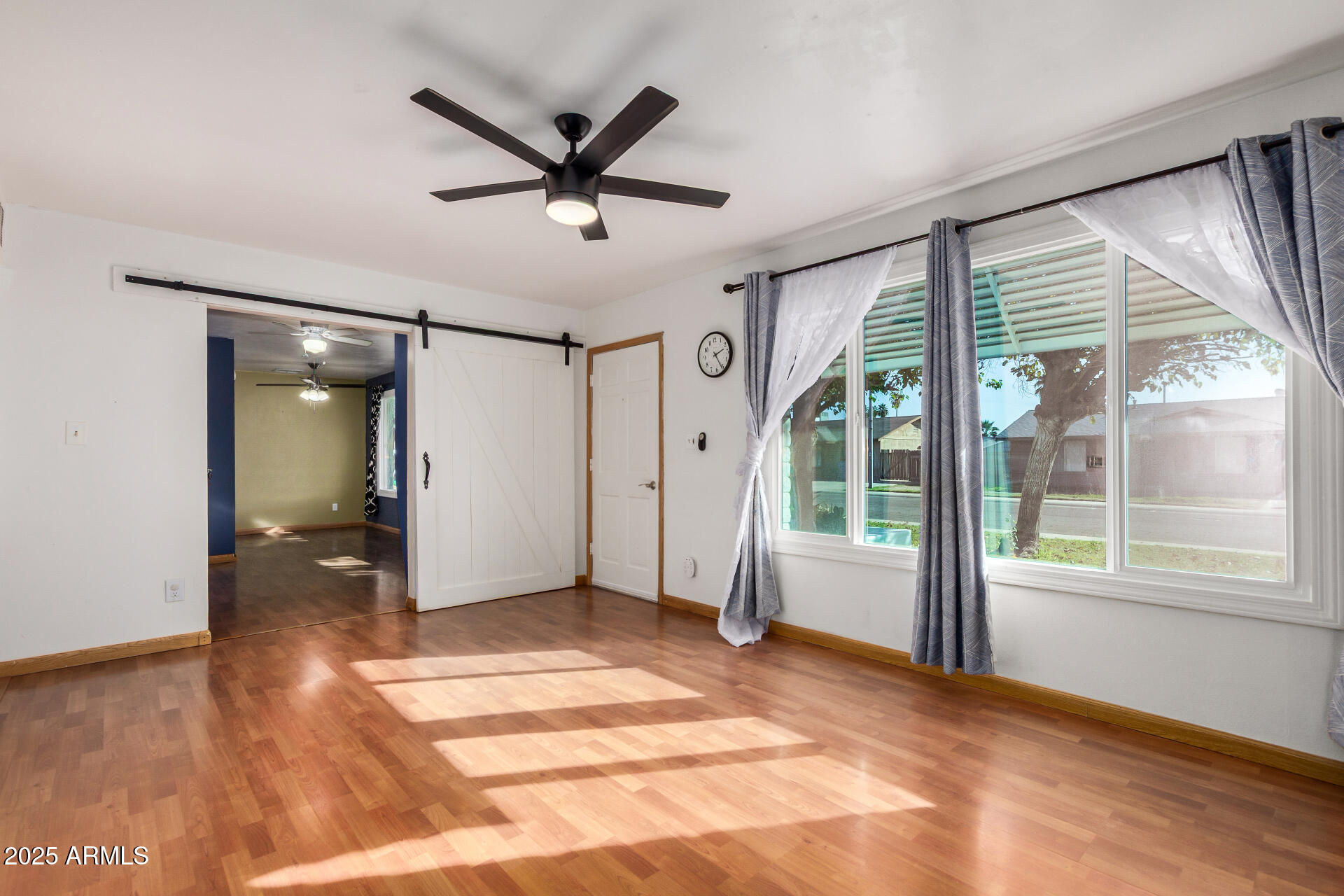 2402 W POINSETTIA Drive