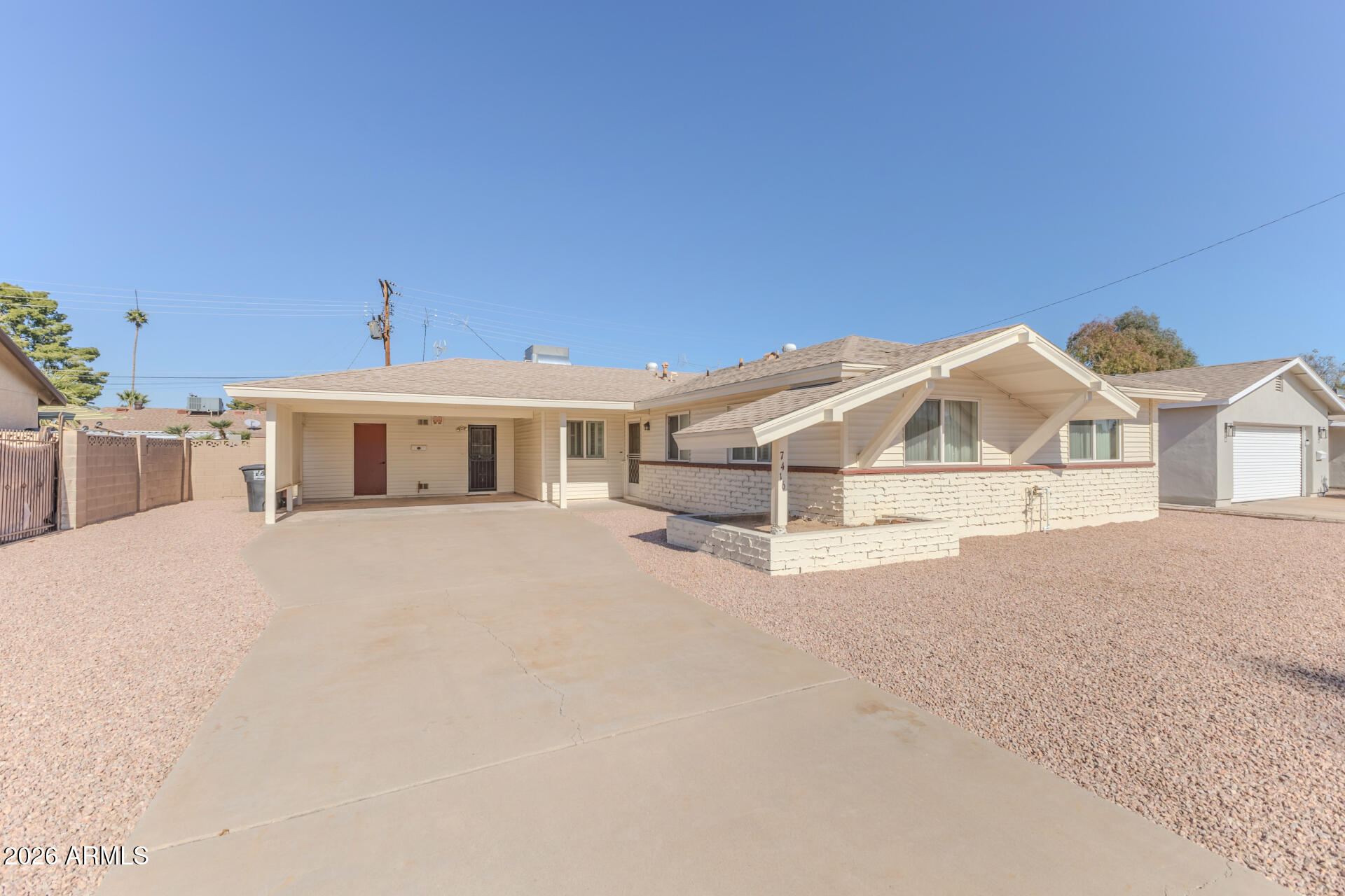 7416 E WINDSOR Avenue