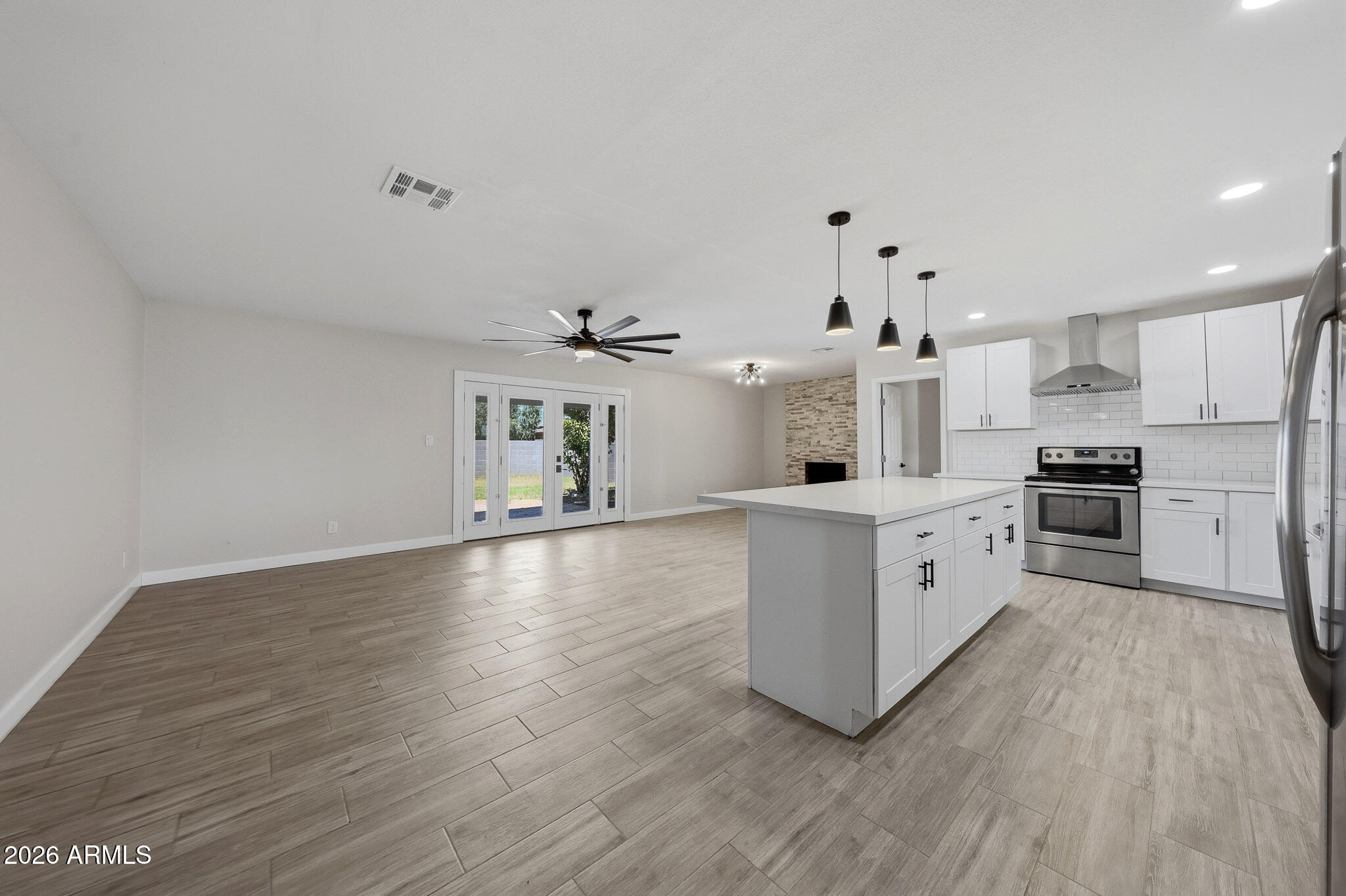 906 W SAINT JOHN Road