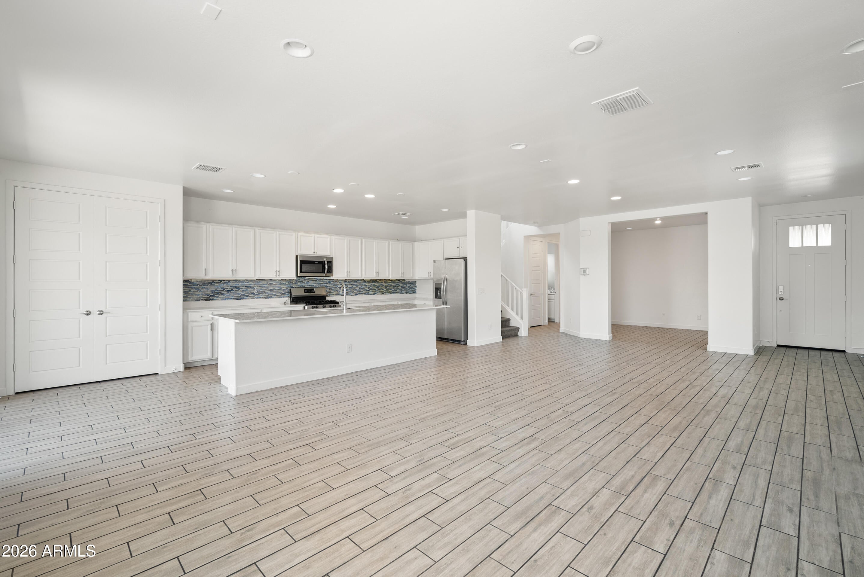 9207 W SELLS Drive