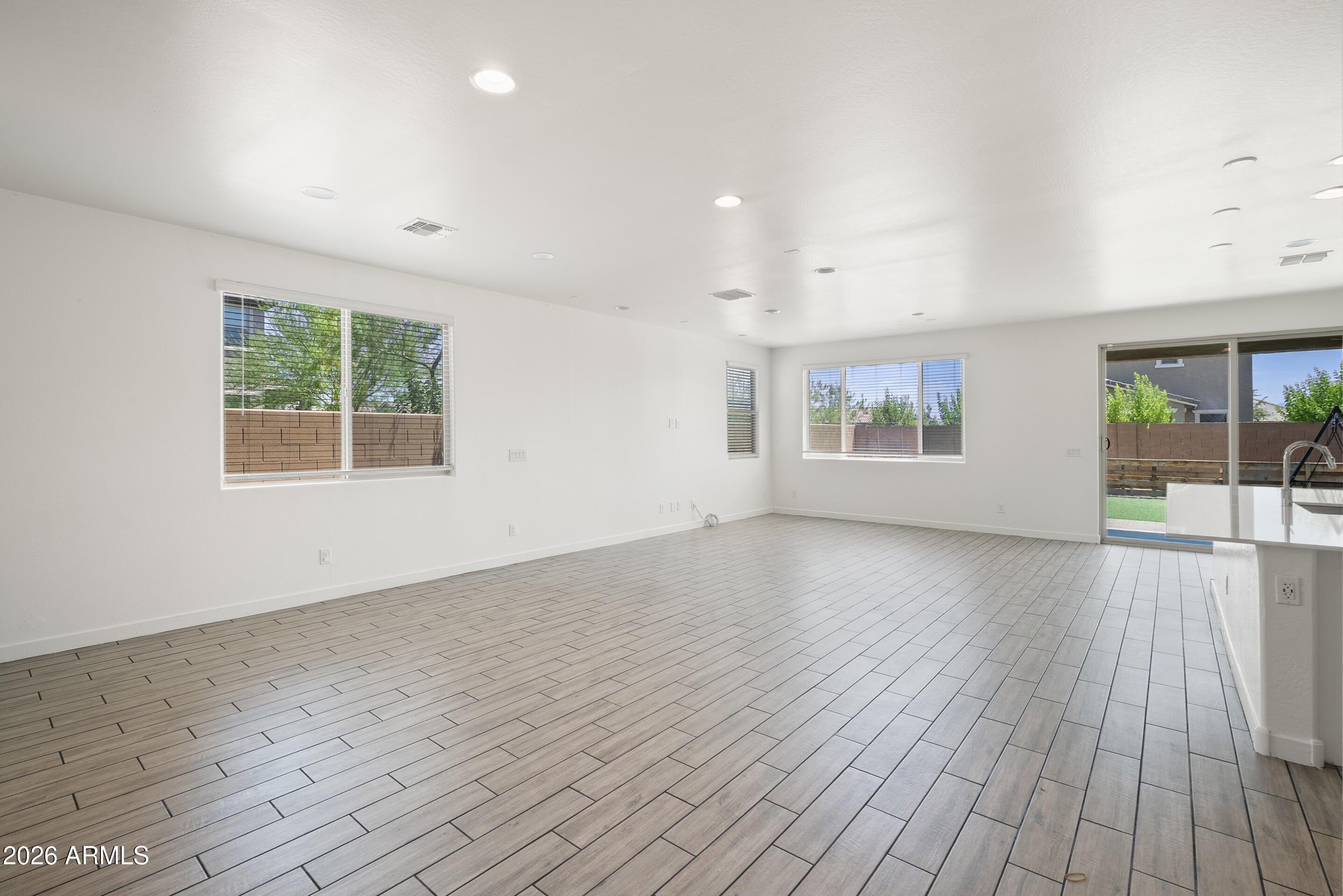 9207 W SELLS Drive