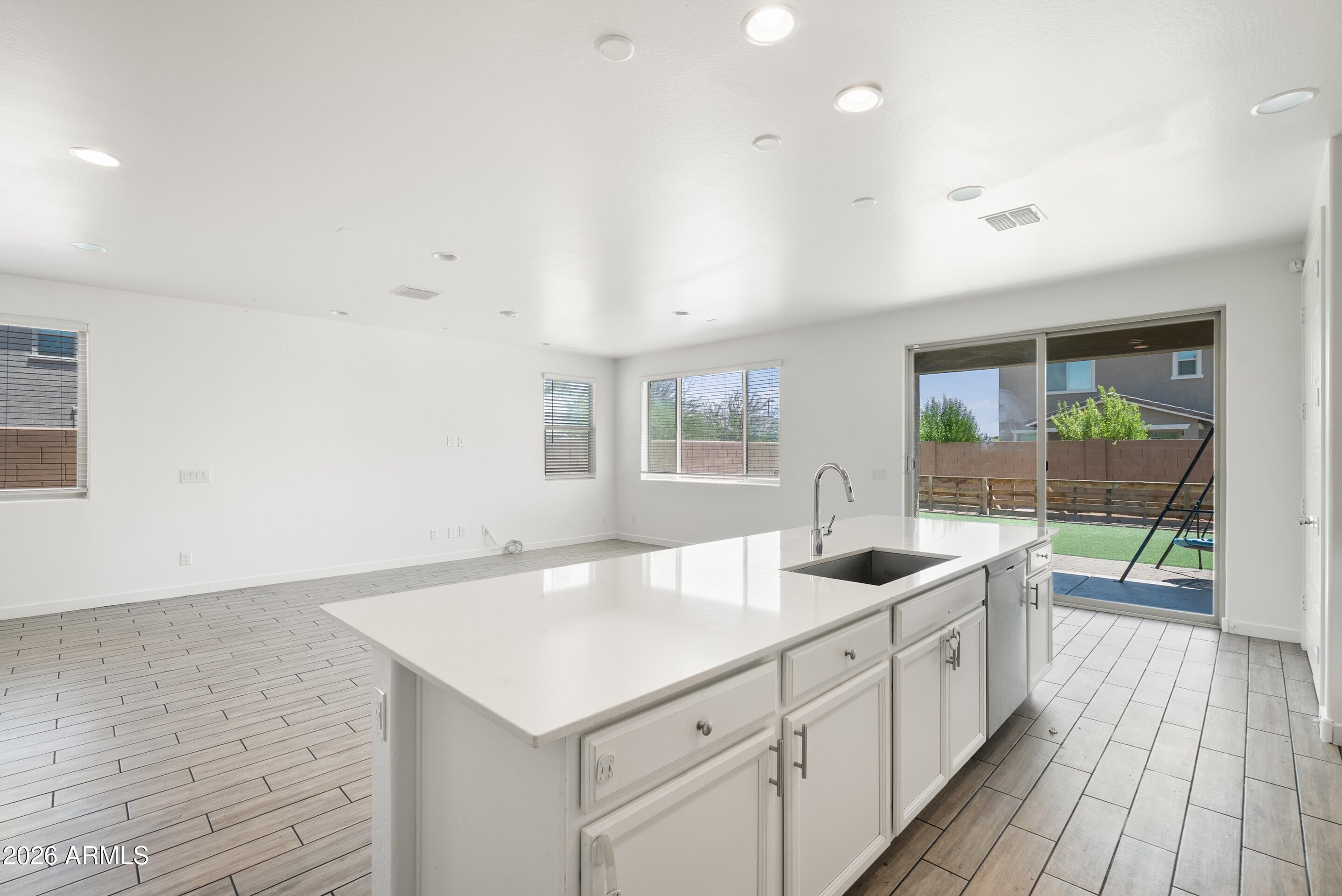 9207 W SELLS Drive