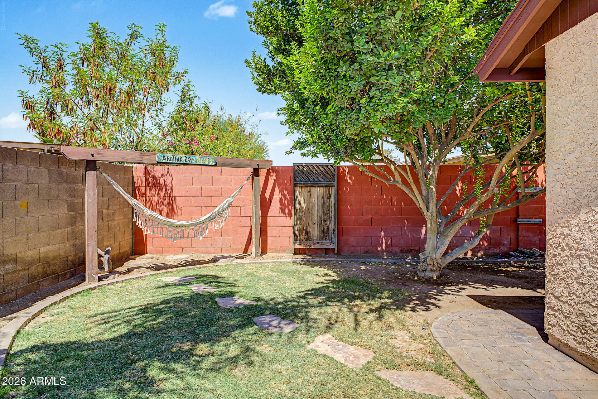 213 E CAMINO ESTRELLA --