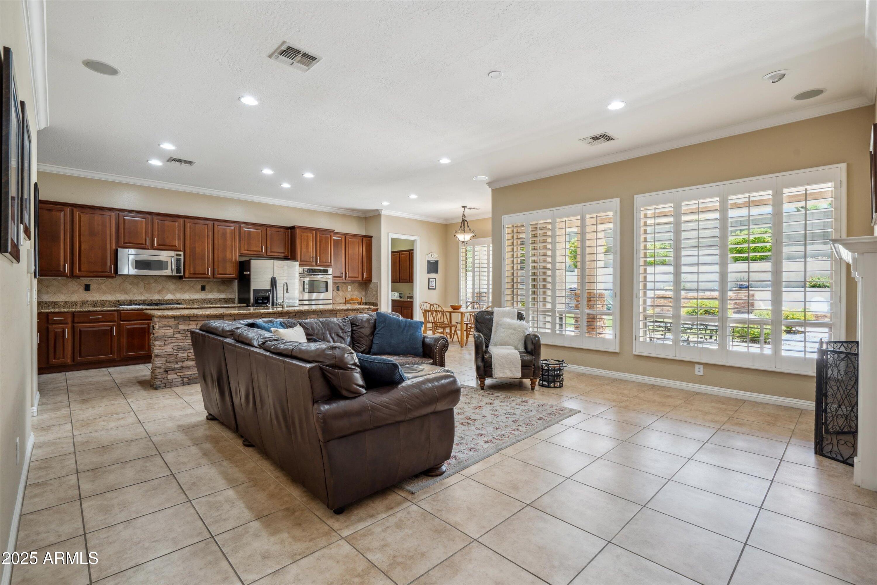 3621 W JORDON Lane
