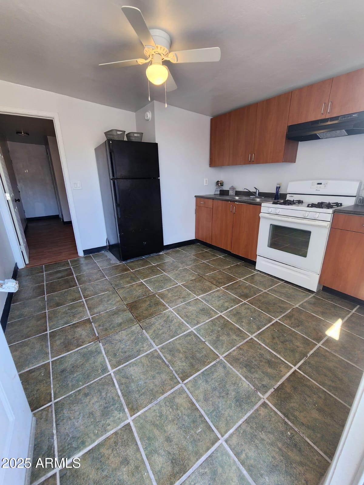 1629 W desert cove Avenue