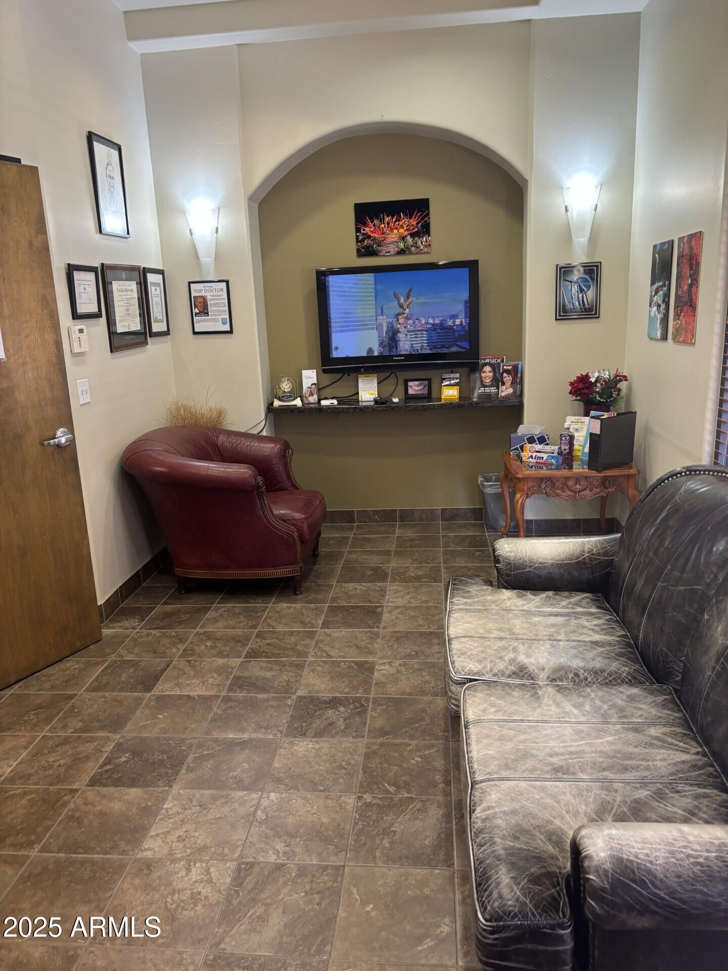 2525 W CAREFREE Highway 120