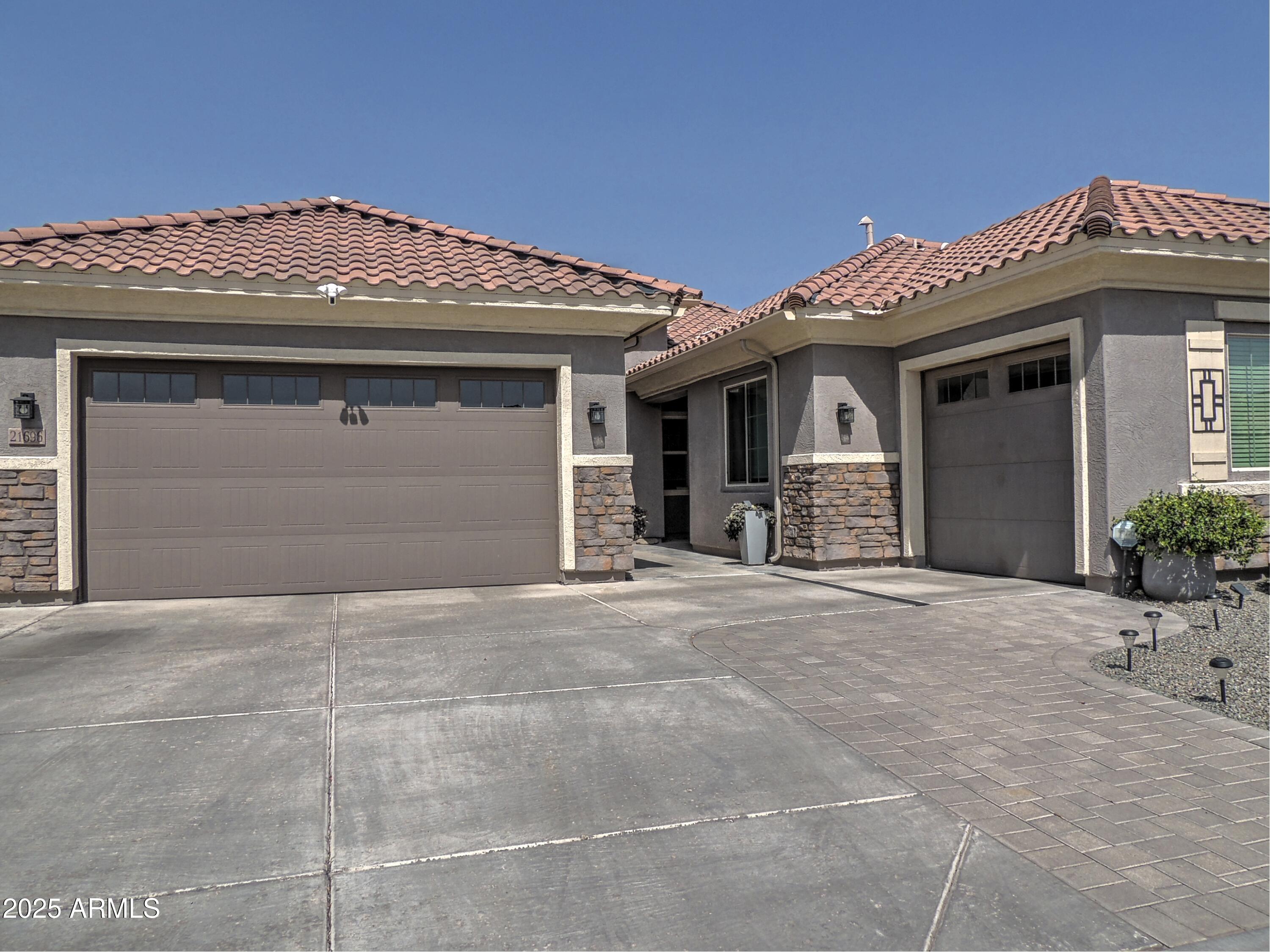 Homes 2 21696 E ARROYO VERDE Drive