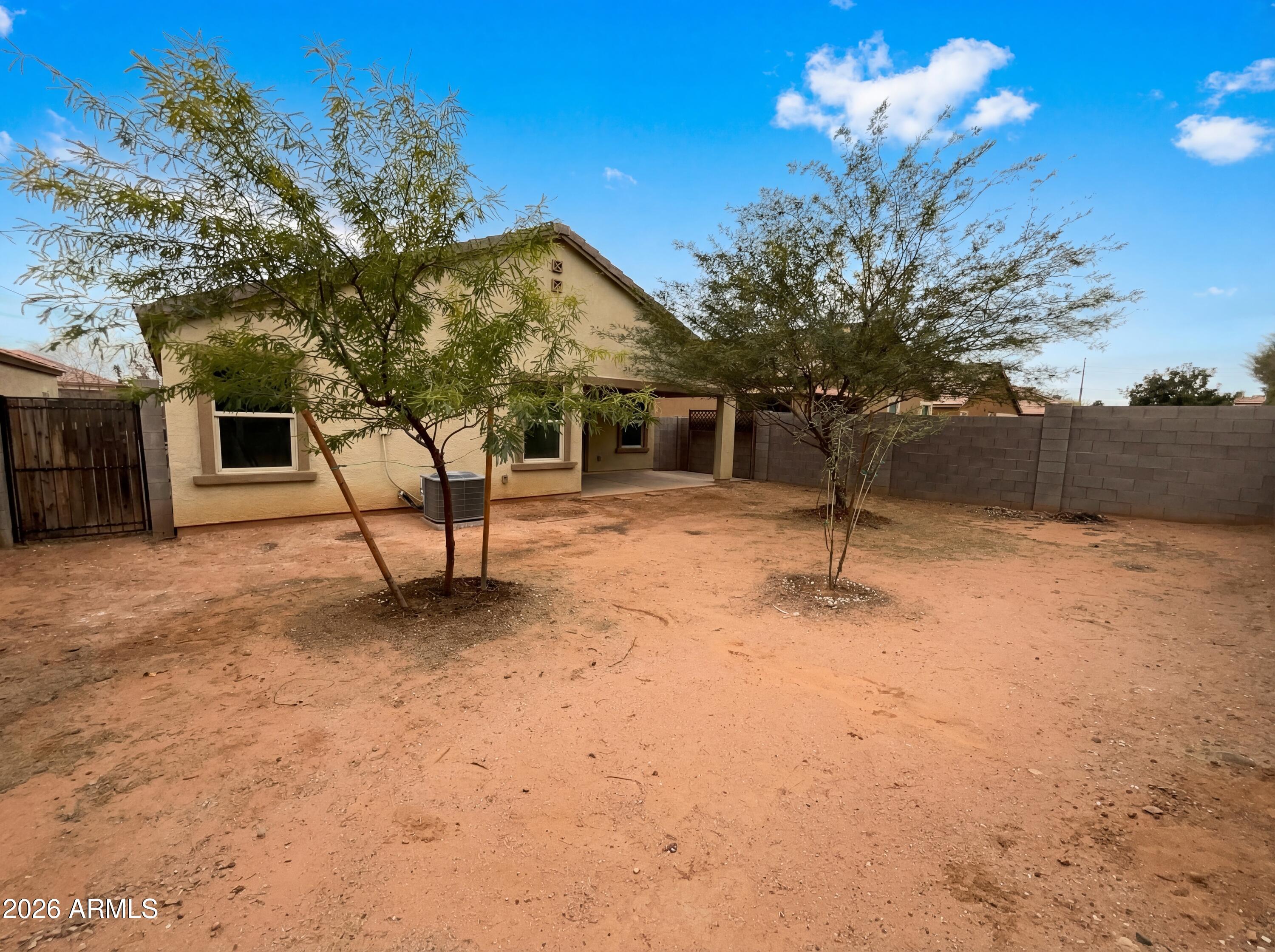 2952 E FAIRVIEW Avenue