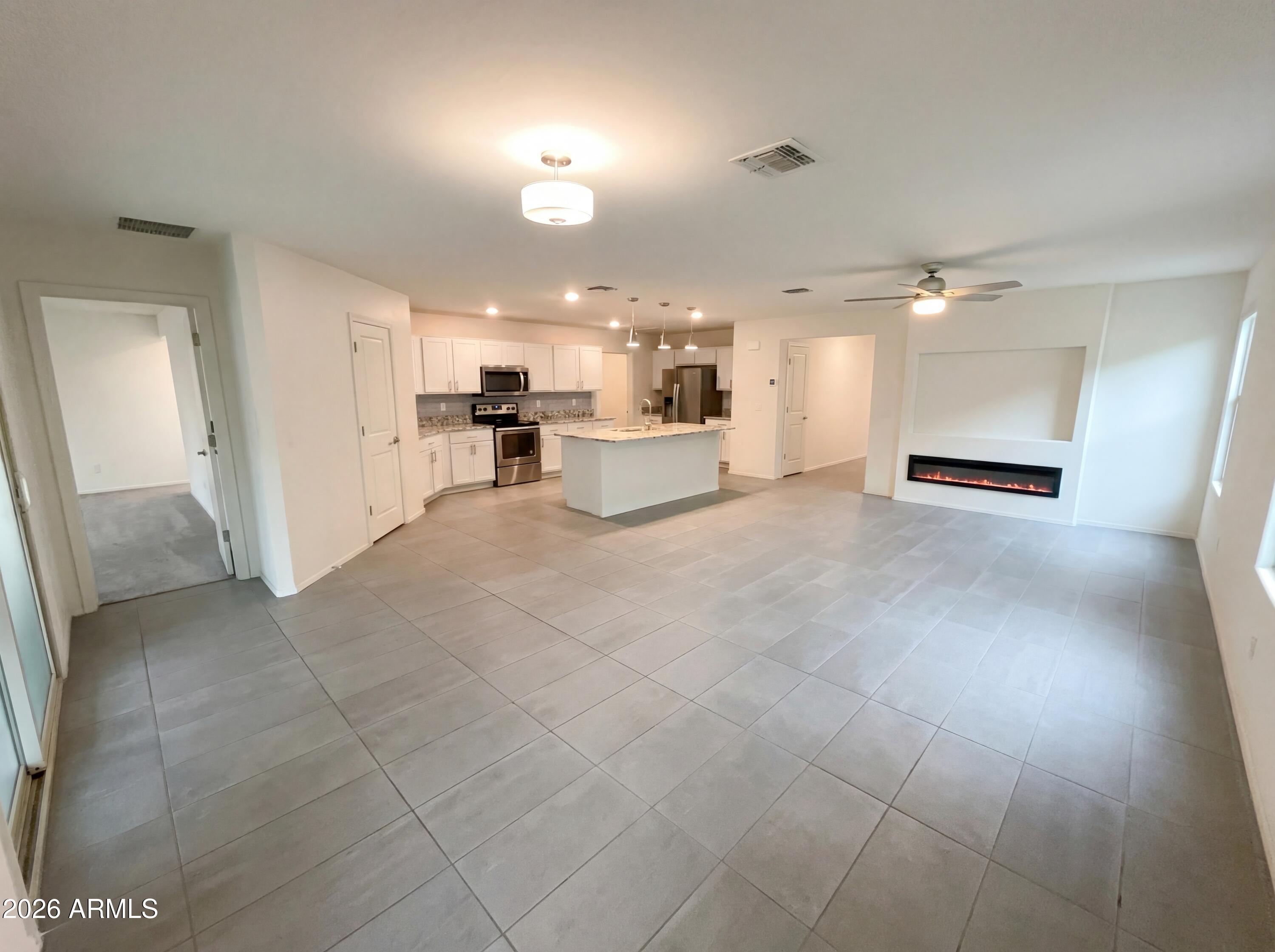 2952 E FAIRVIEW Avenue