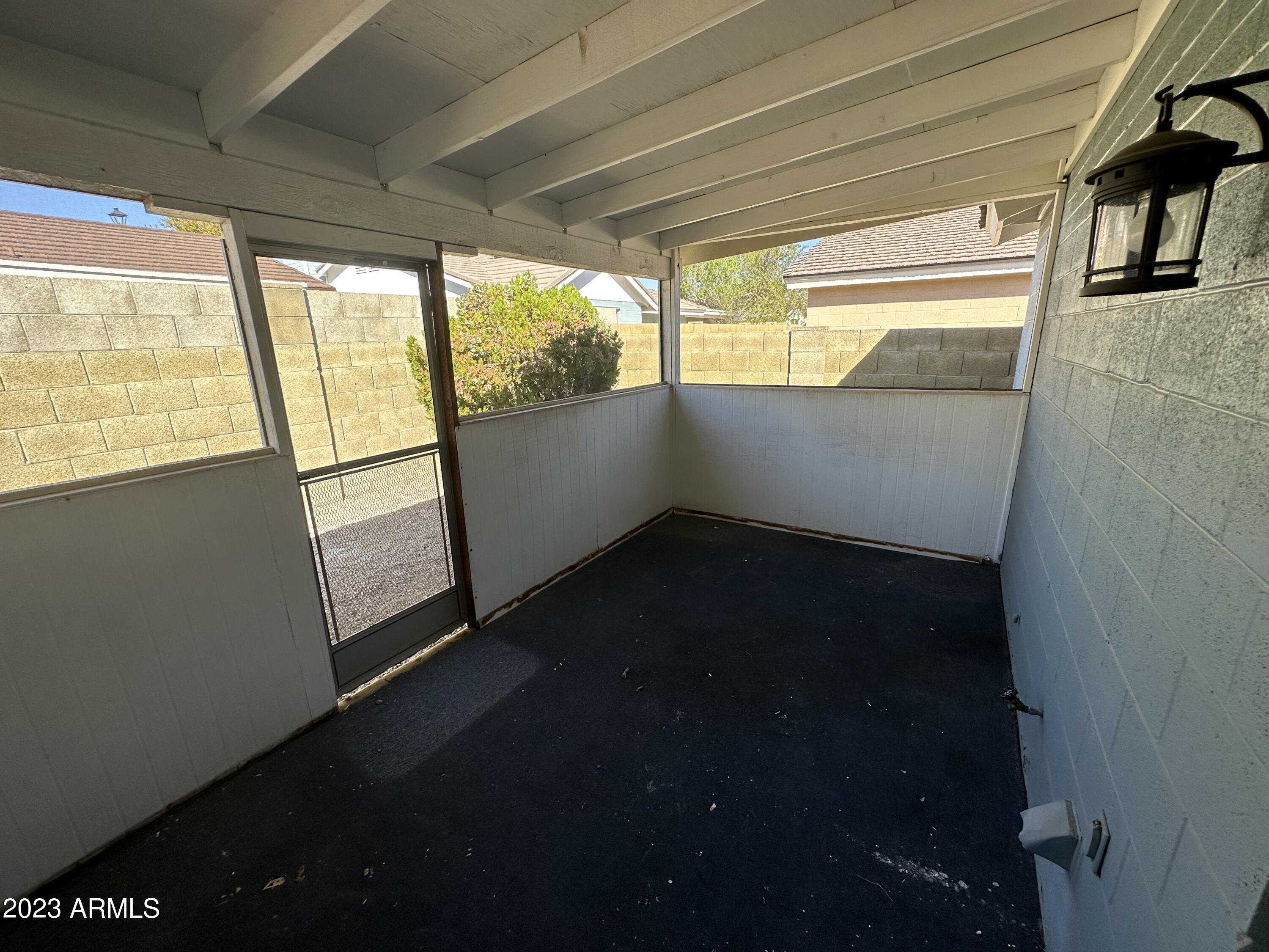 314 E HARTFORD Avenue