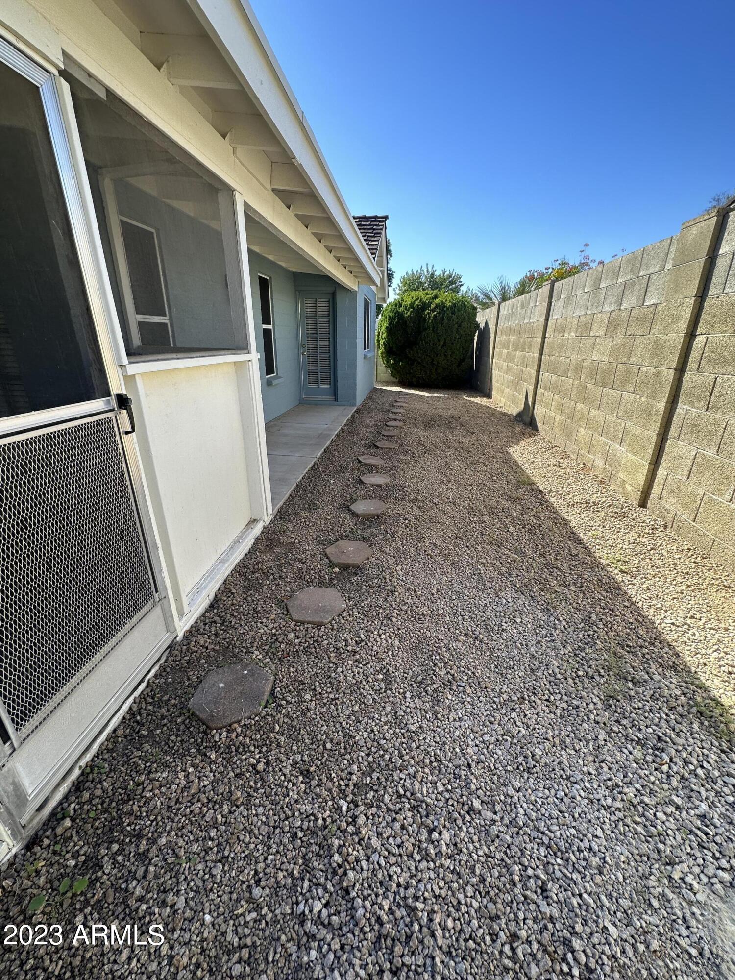 314 E HARTFORD Avenue