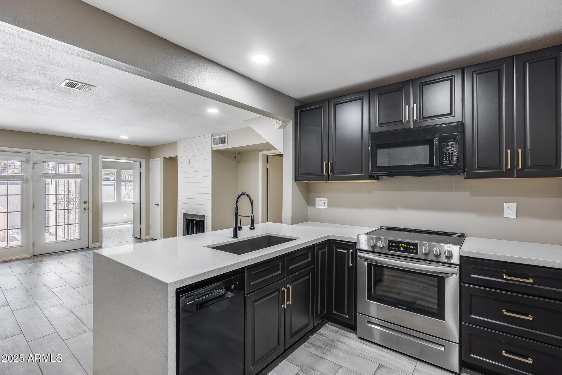 30 E BROWN Road 1048