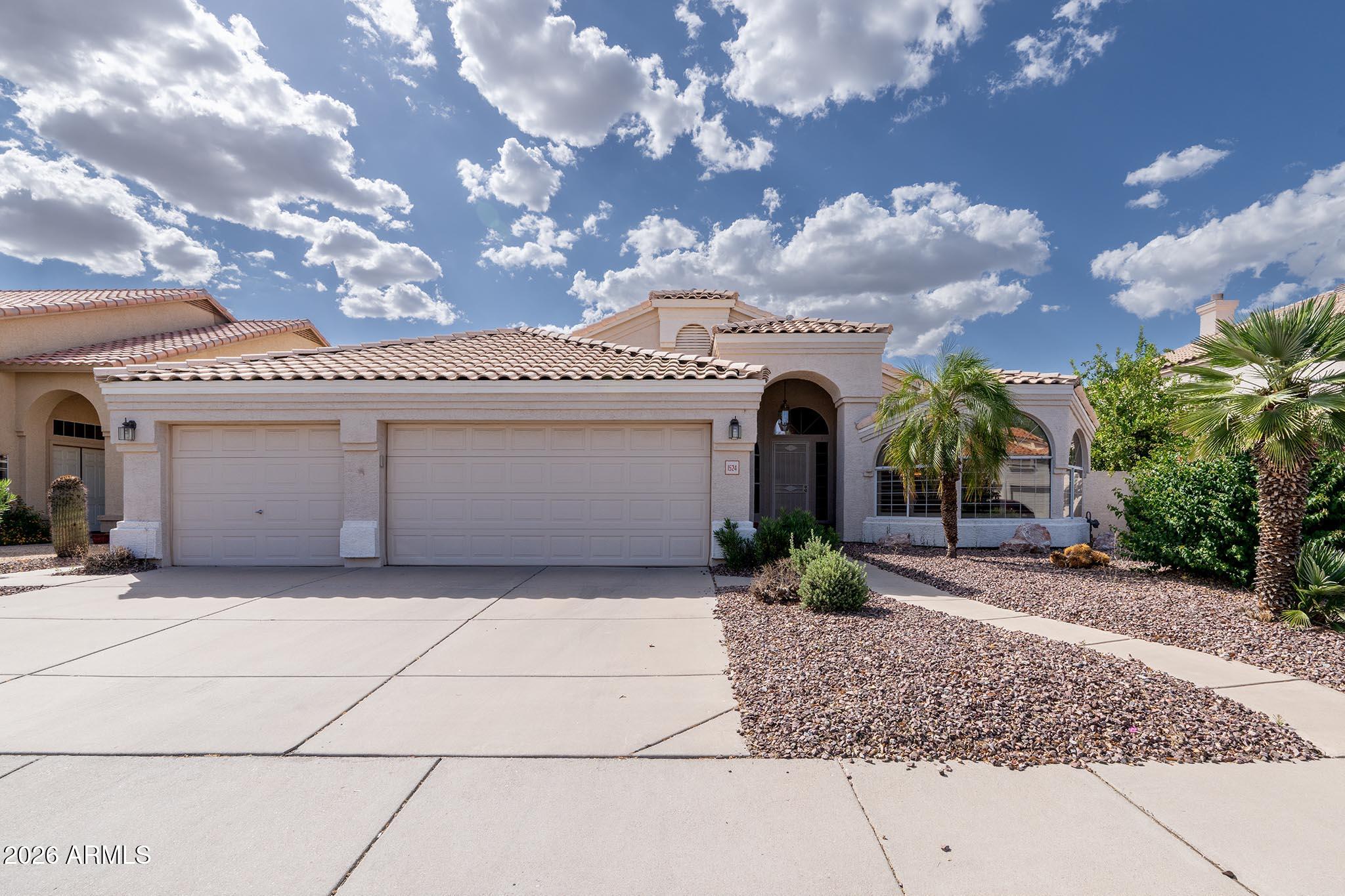 1524 W ORIOLE Way