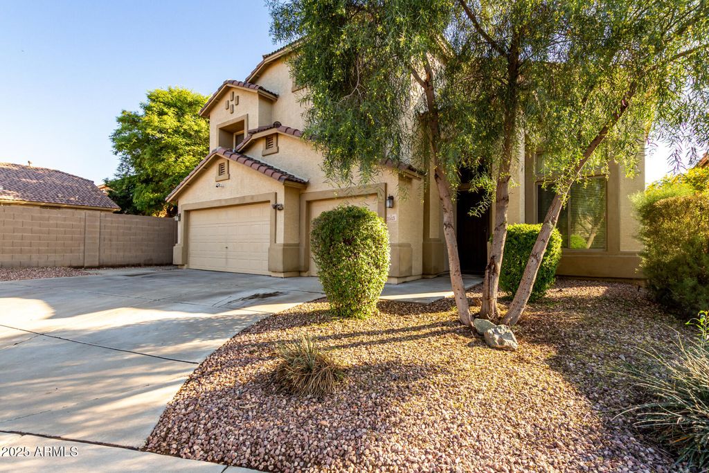 Photo of 2513 W Branham Lane, Phoenix, AZ 85041 (MLS # 6973934)