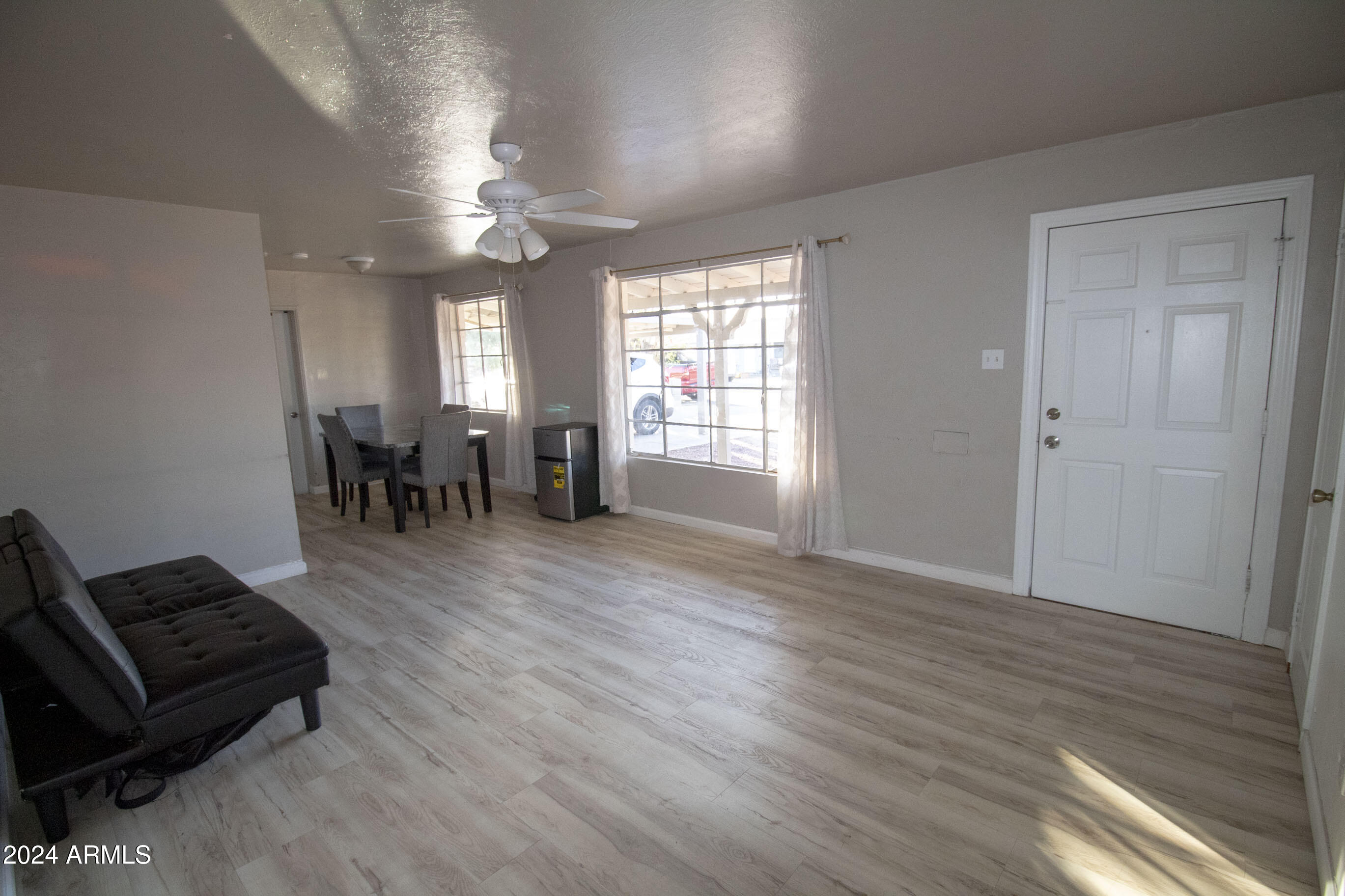 Homes 2 3418 W ROMA Avenue