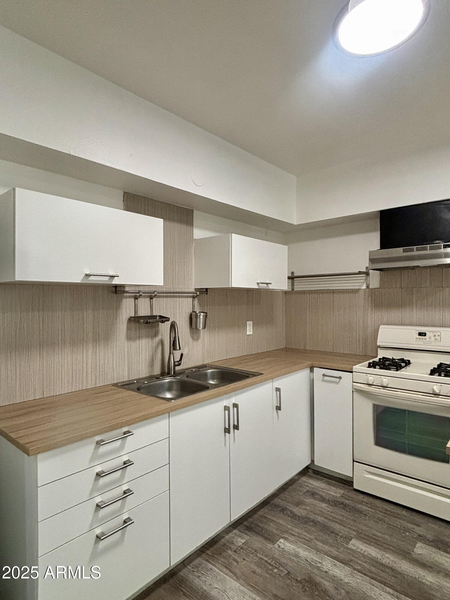 6730 N 17Th Avenue 204