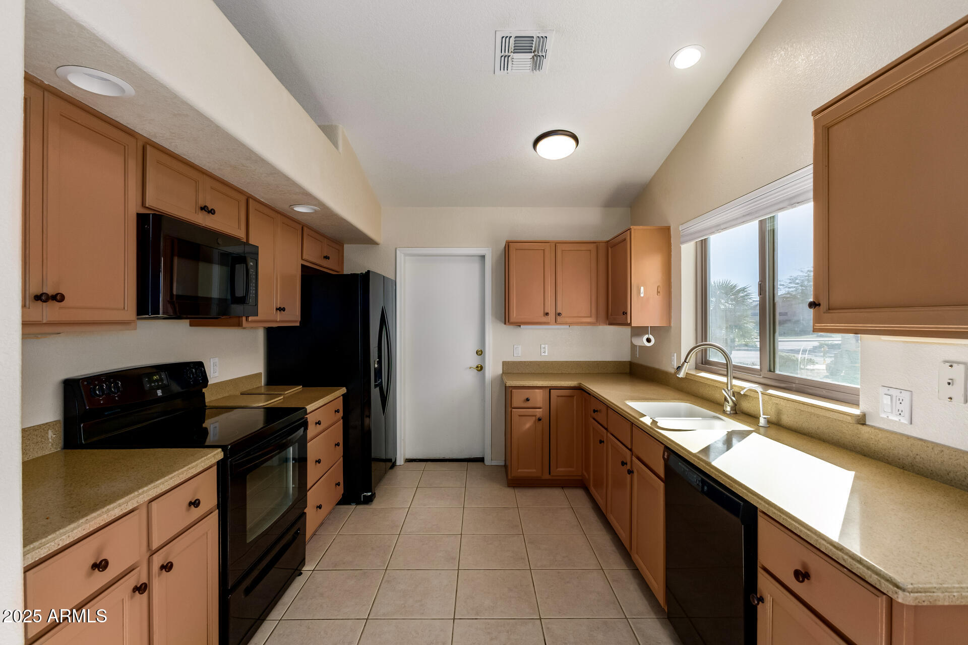 20020 N COYOTE LAKES Parkway