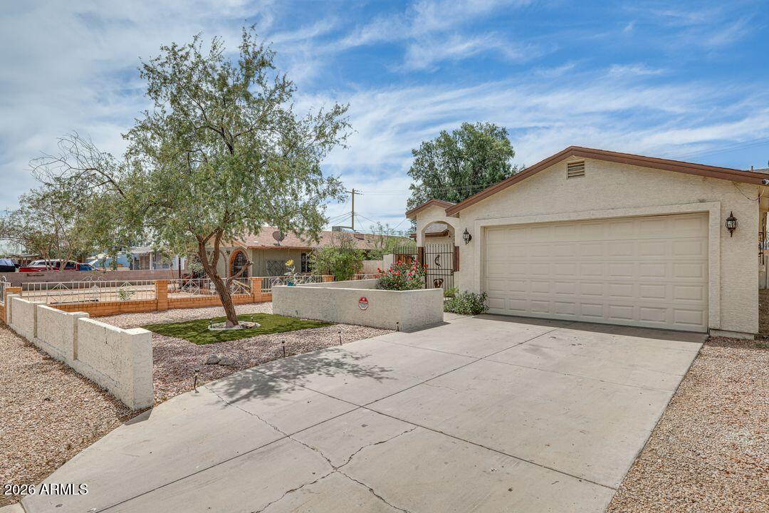 2919 W PALM Lane