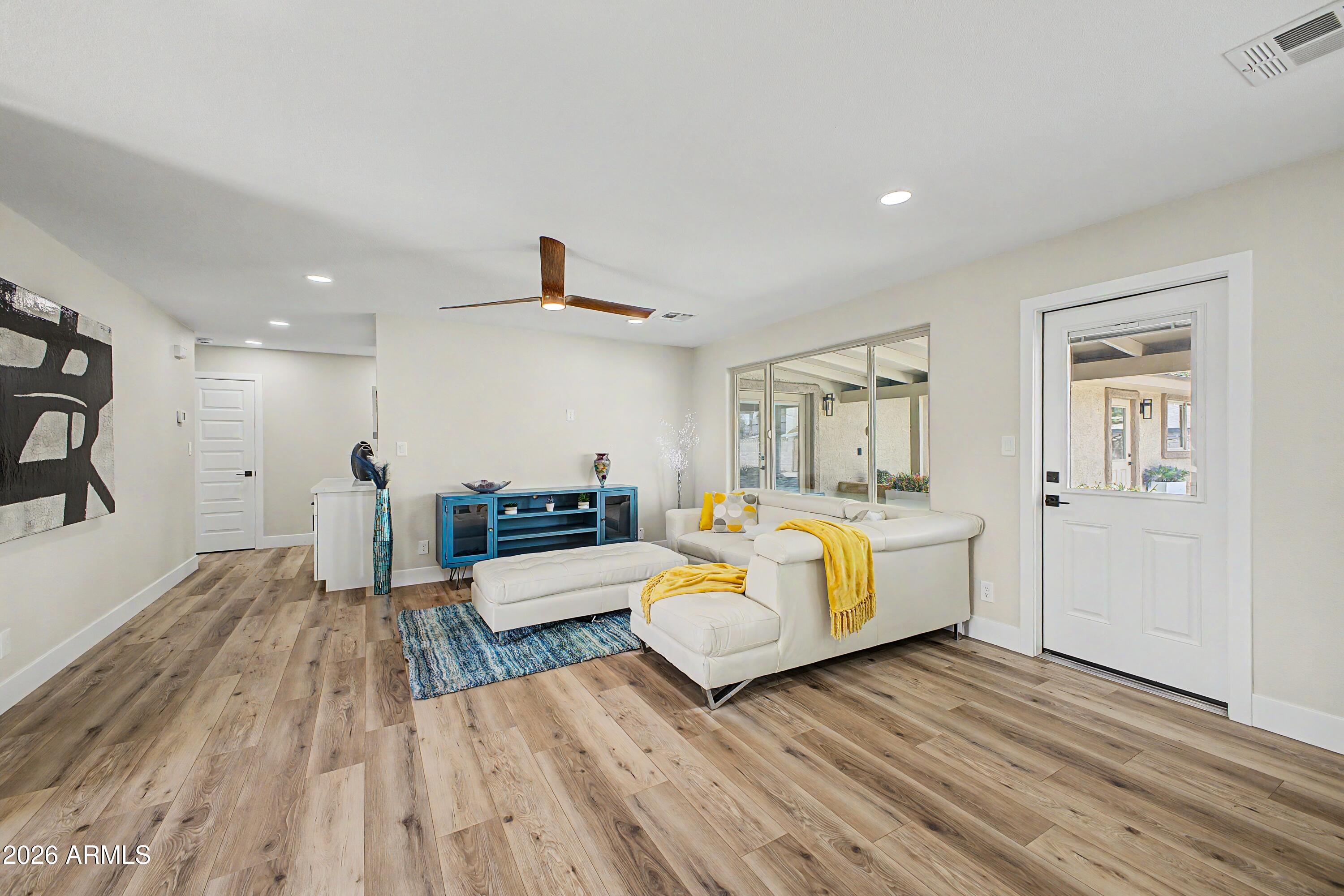 922 E LOYOLA Drive