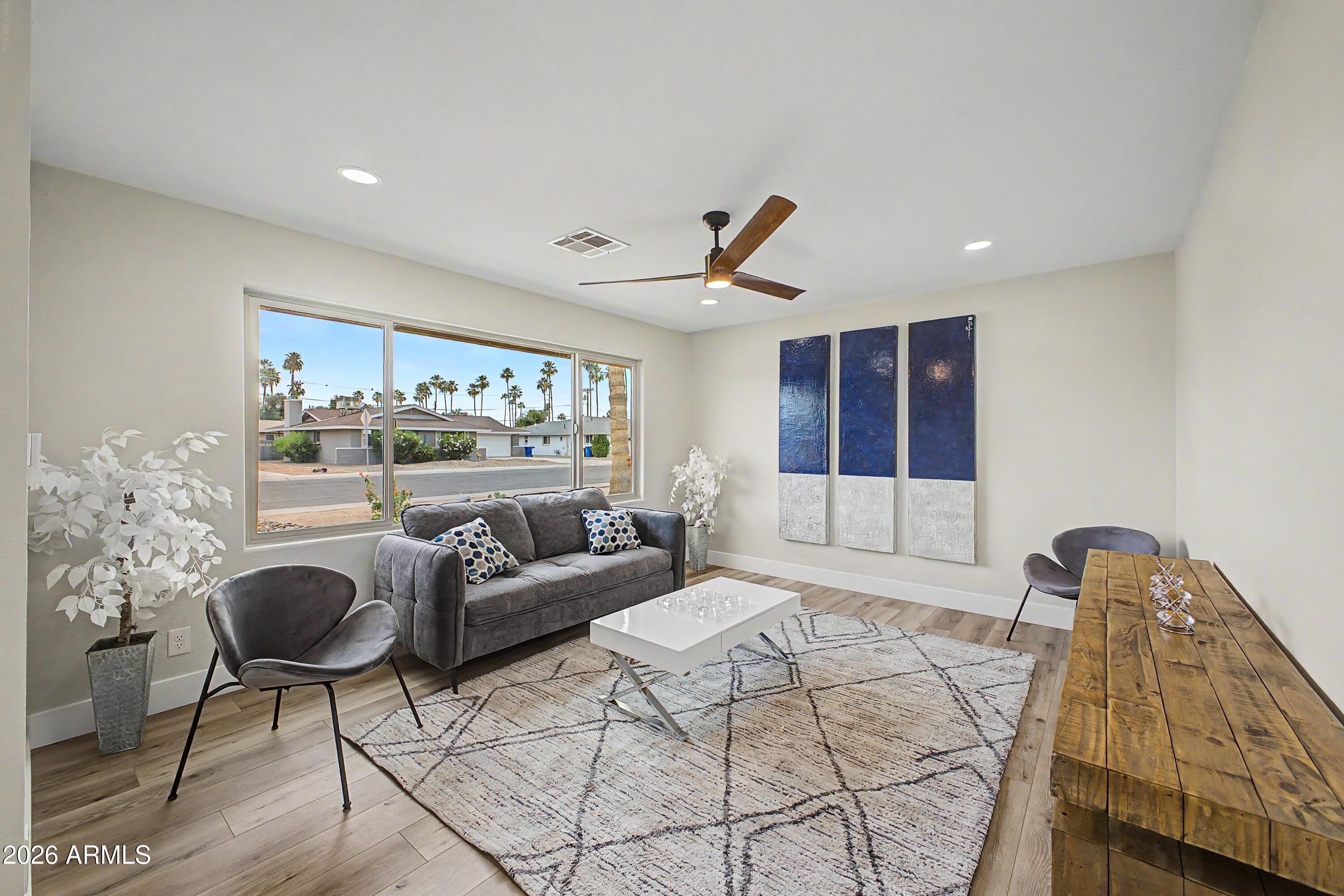 922 E LOYOLA Drive