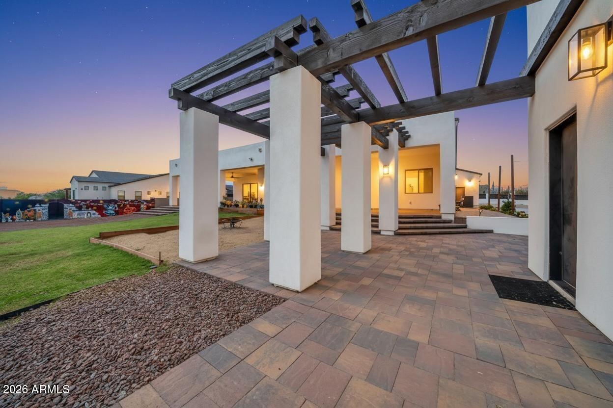 9321 W BUCKSKIN Trail