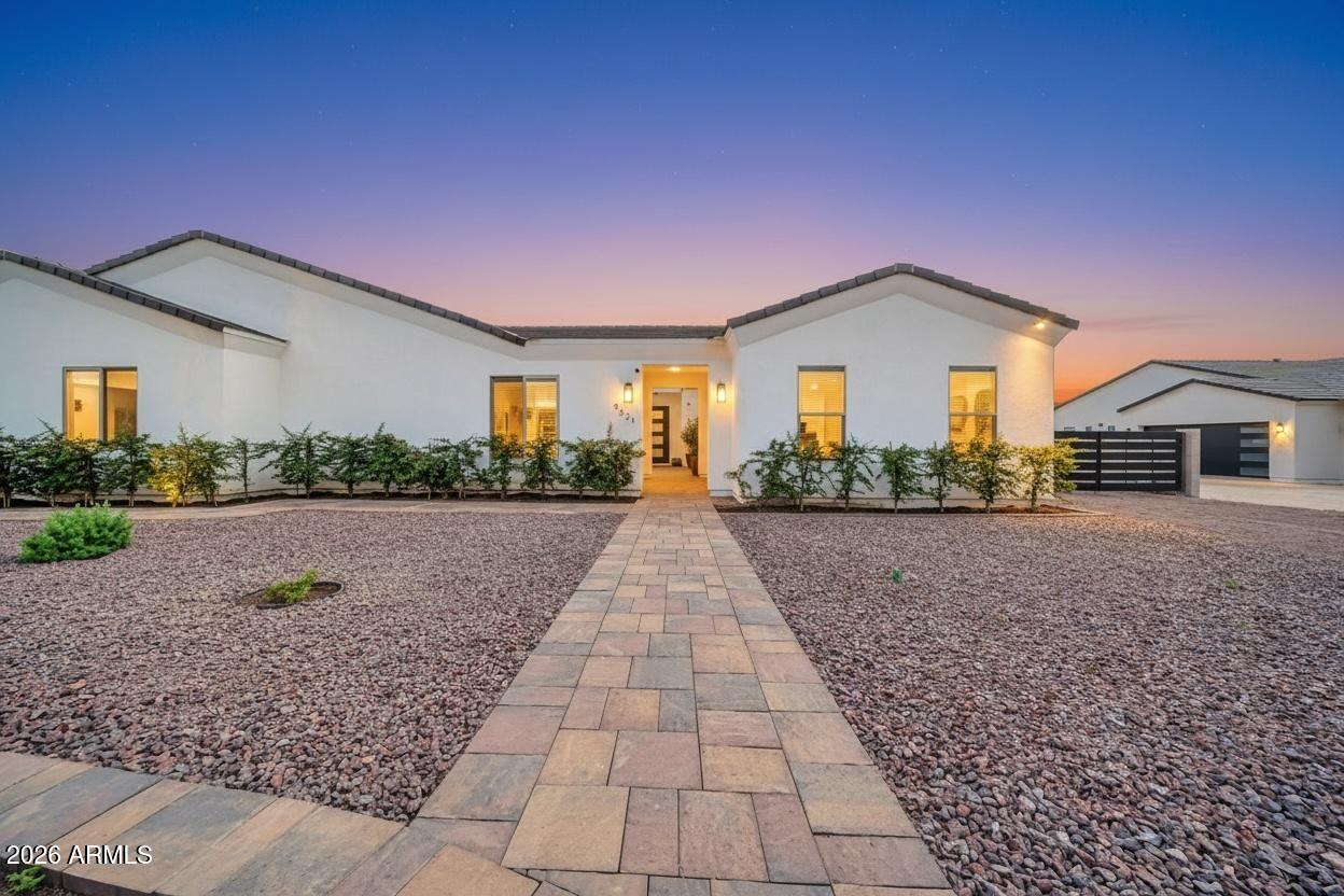 9321 W BUCKSKIN Trail