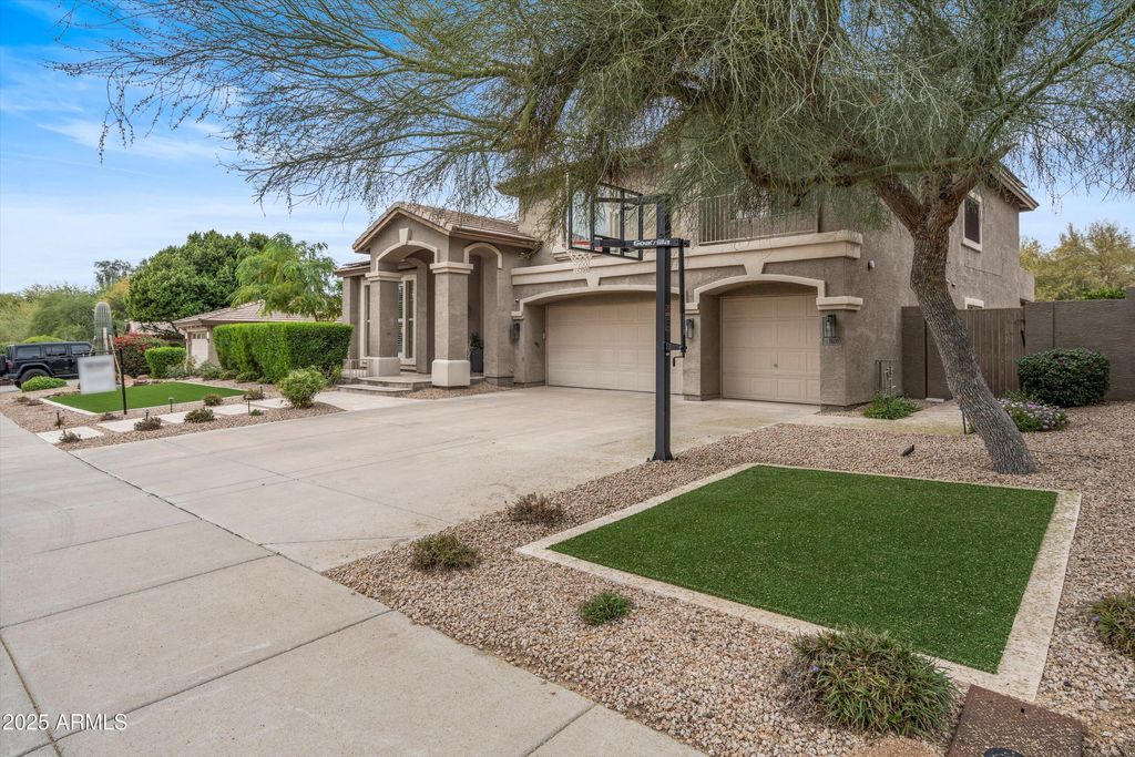 Photo of 7600 E Tailfeather Drive, Scottsdale, AZ 85255 (MLS # 6959415)