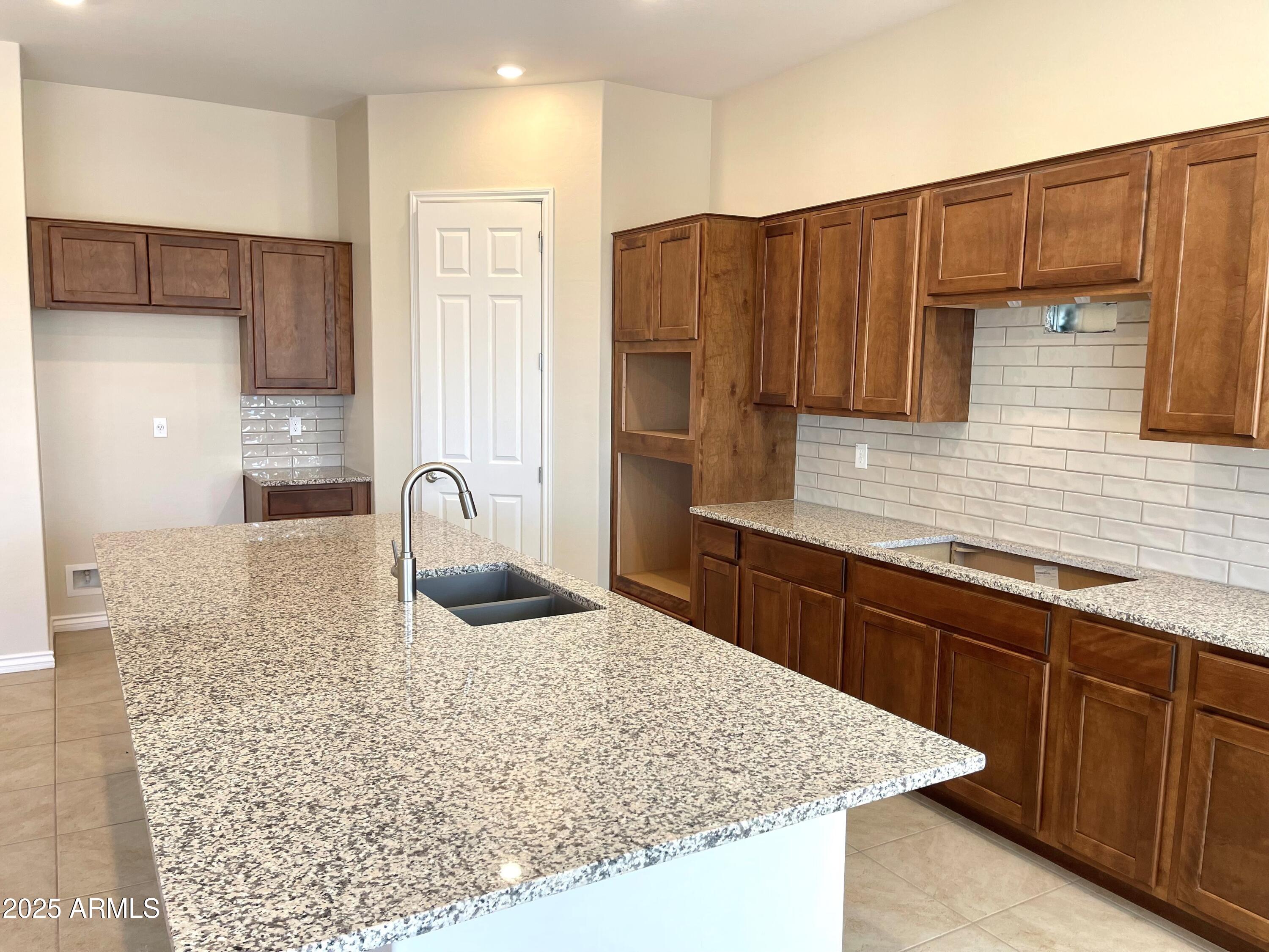 10022 W VERDE Lane