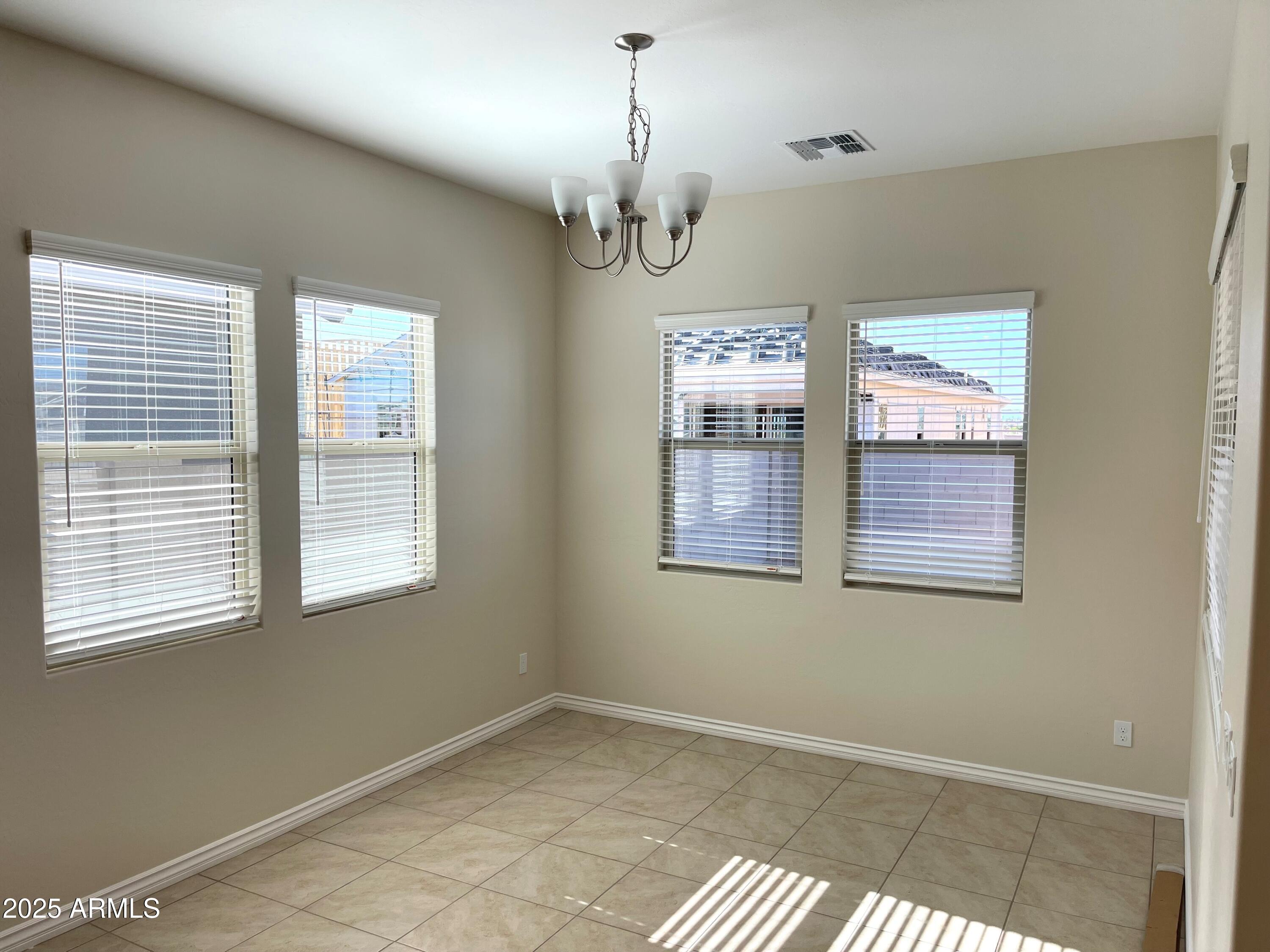 10022 W VERDE Lane