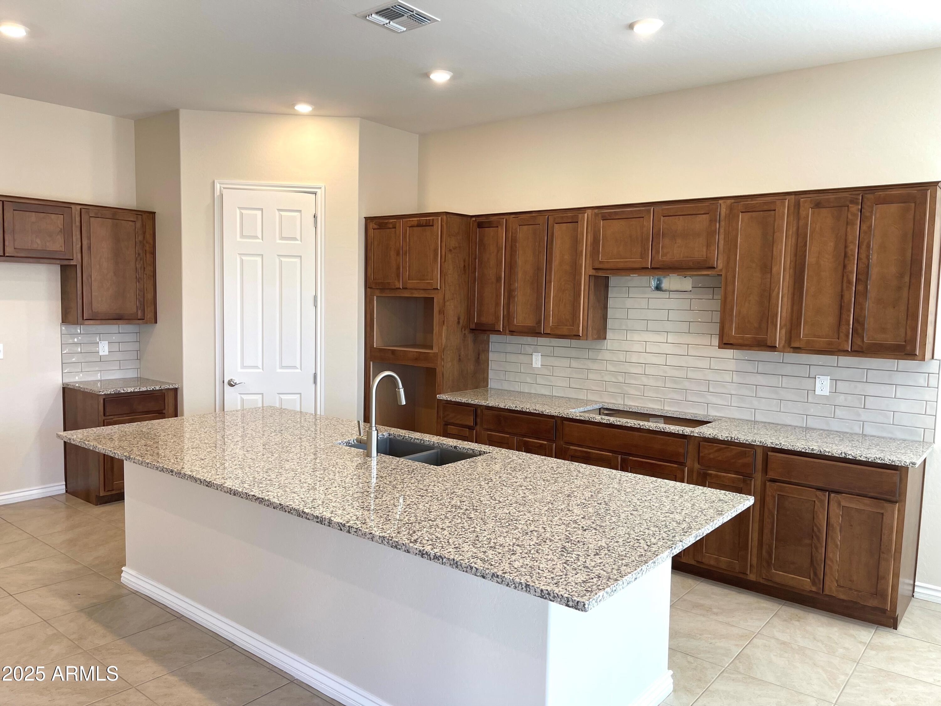 10022 W VERDE Lane